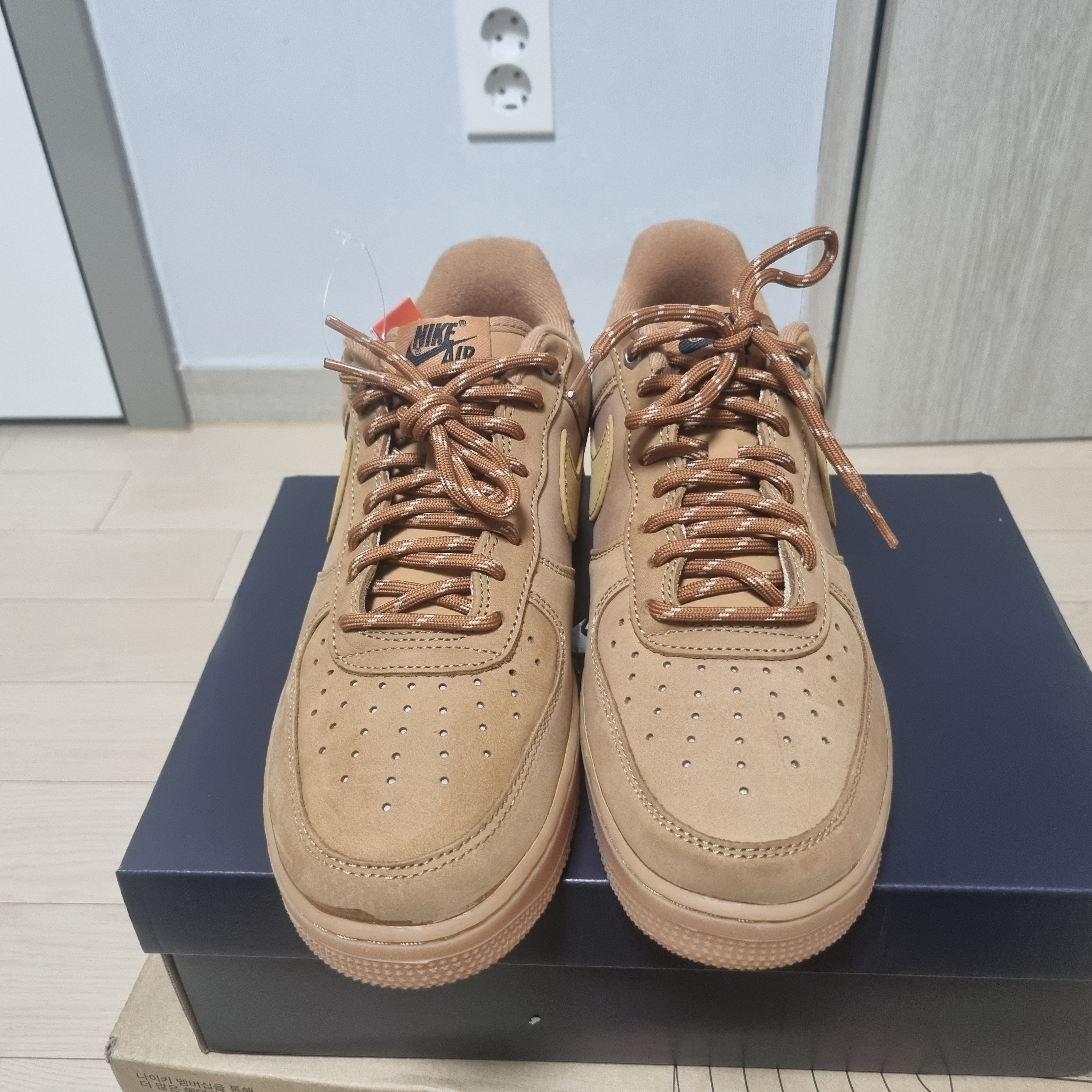Nike Air Force 1 '07 WB Flax 착용 스타일 - 1