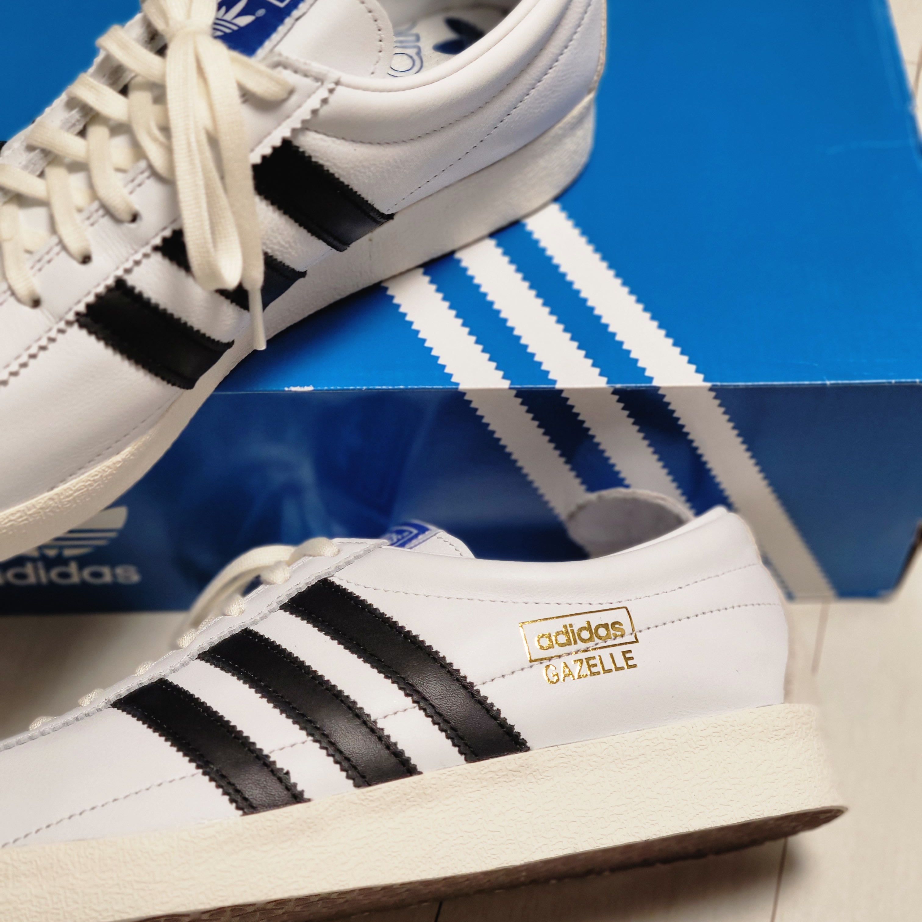 Adidas Gazelle Vintage White Black 착용 스타일 - 3