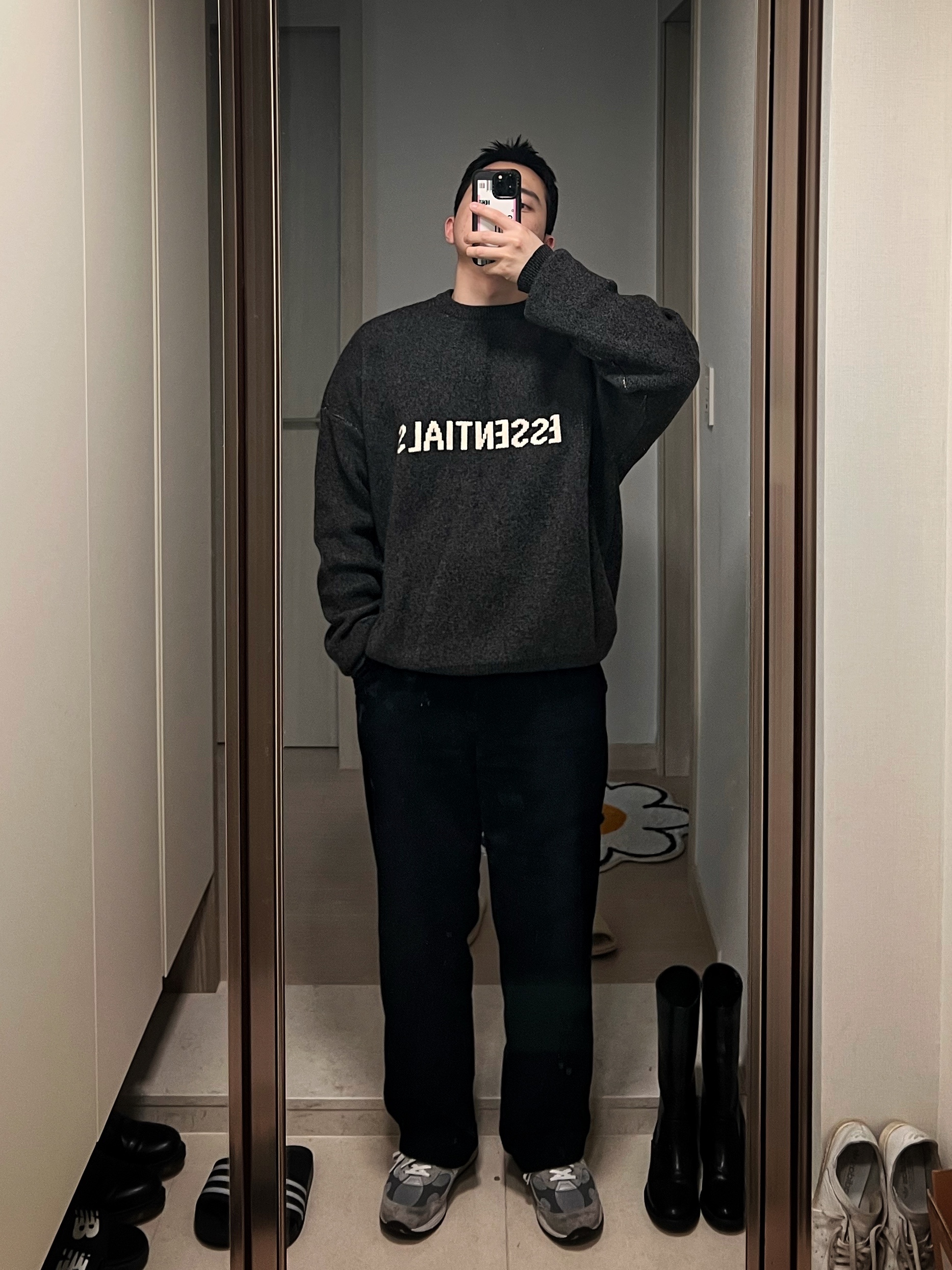 Essentials Knit Sweater Black Melange - 20SS, New Balance 992 Made in USA Grey - D Standard 착용 스타일 - 1
