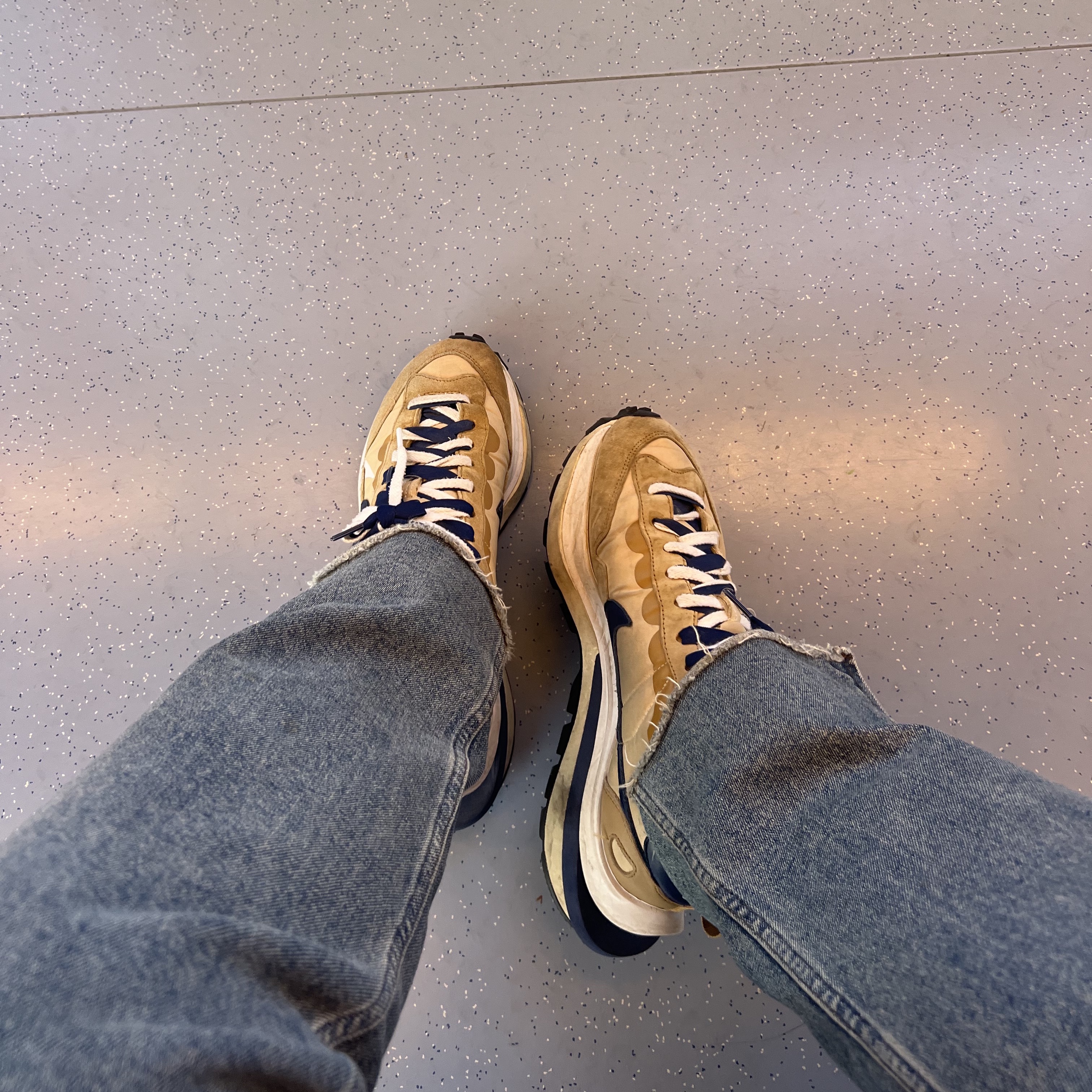 Nike x Sacai VaporWaffle Sesame and Blue Void 착용 스타일