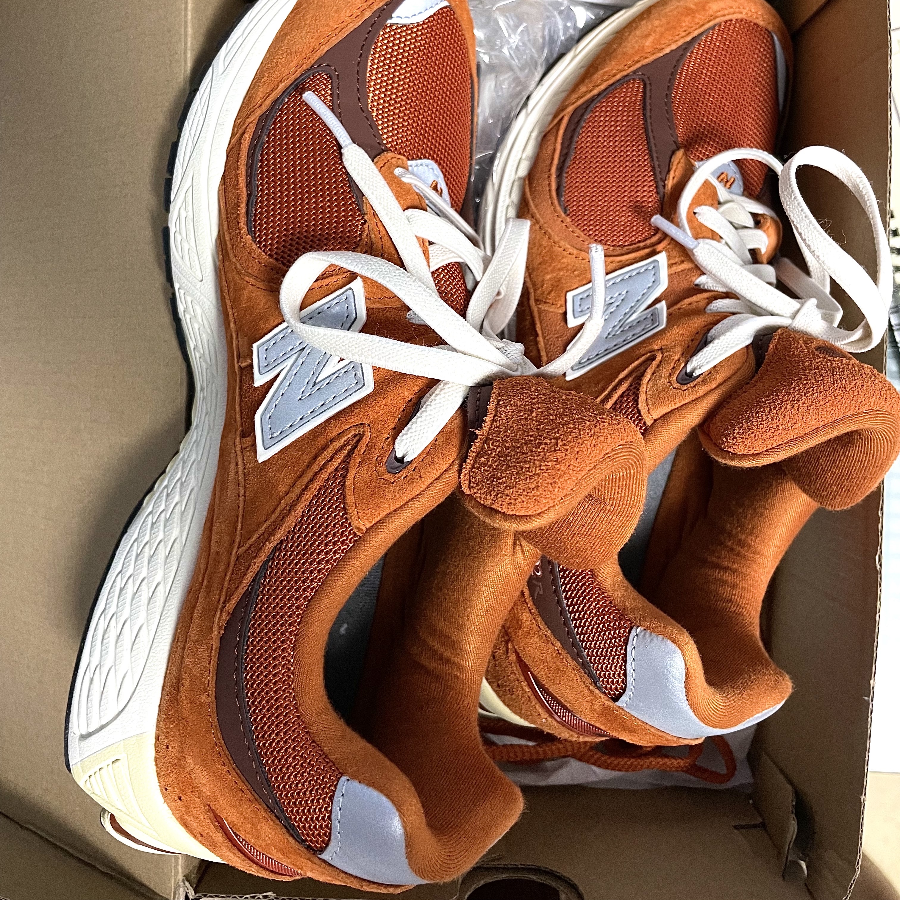 New Balance 2002R Rust Oxide 착용 스타일