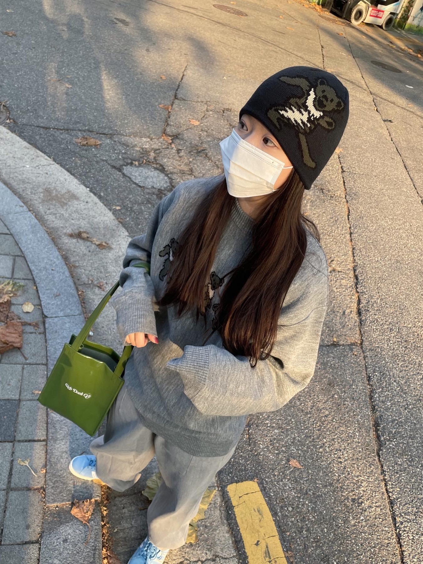 Thisisneverthat x Grateful Dead Dancing Bears Knit Sweater Heather Grey, Thisisneverthat x Grateful Dead Dancing Bear No Cuff Beanie Off Black 착용 스타일 - 1