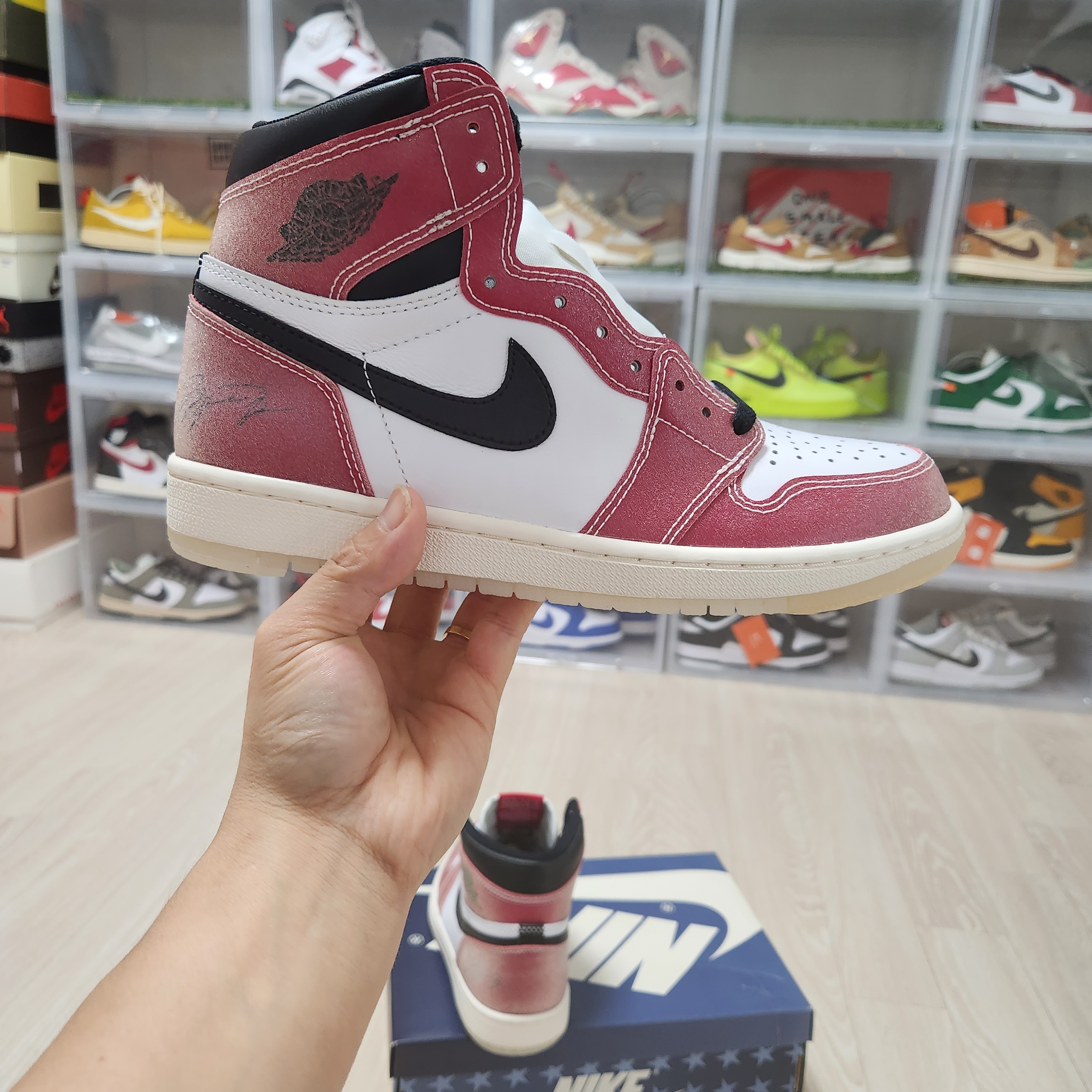 Jordan 1 x Trophy Room Retro High OG SP Chicago 착용 스타일 - 1