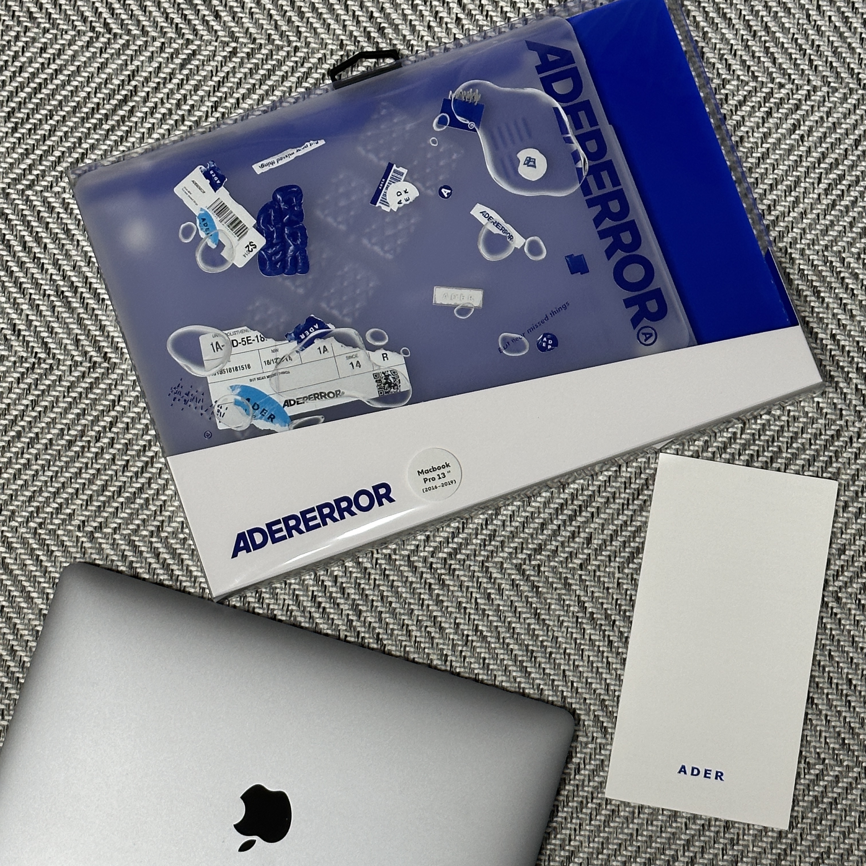 Casetify x Ader Error Sticker MacBook Case Clear 착용 스타일 - 1