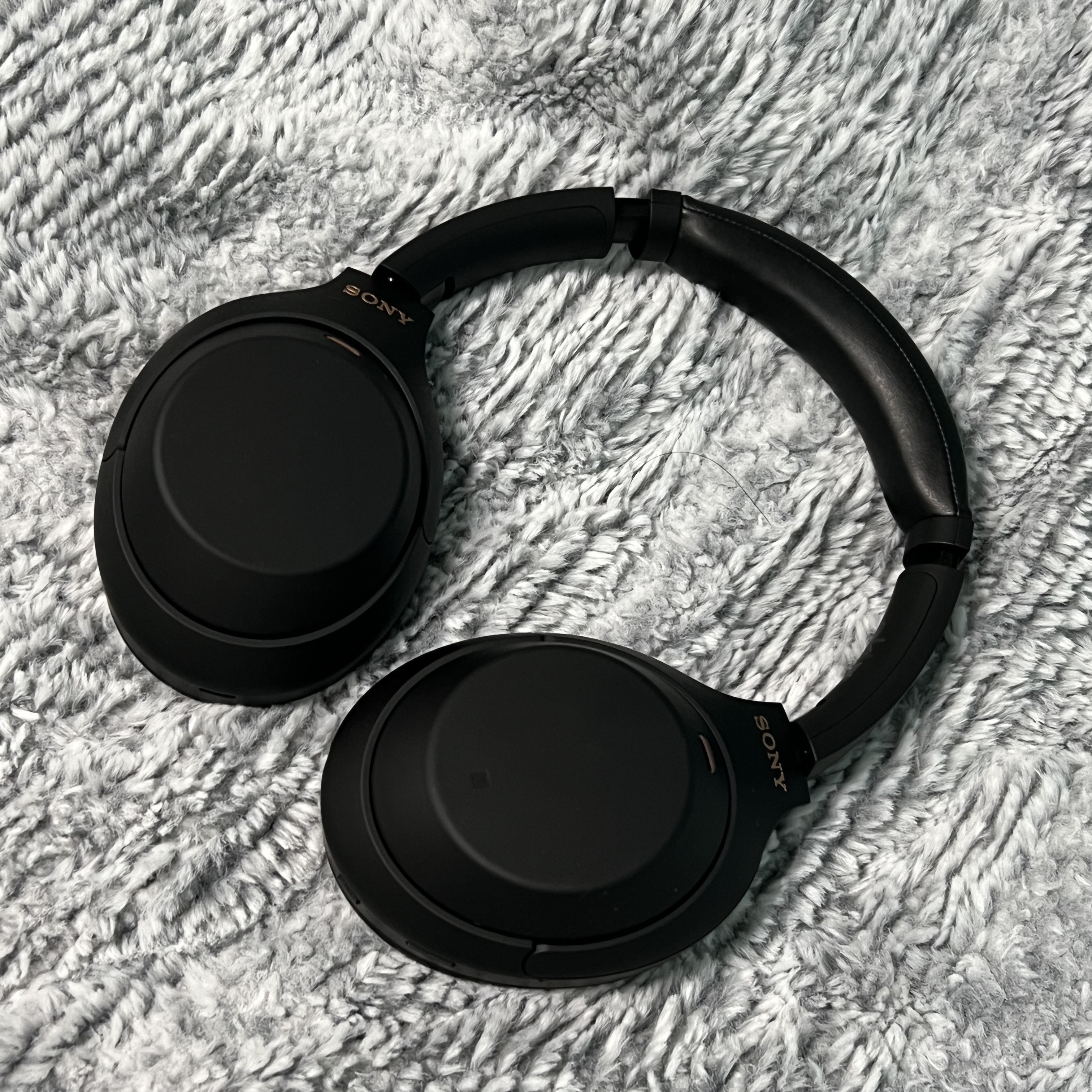Sony WH-1000XM4 Black (Korean Ver.) 착용 스타일