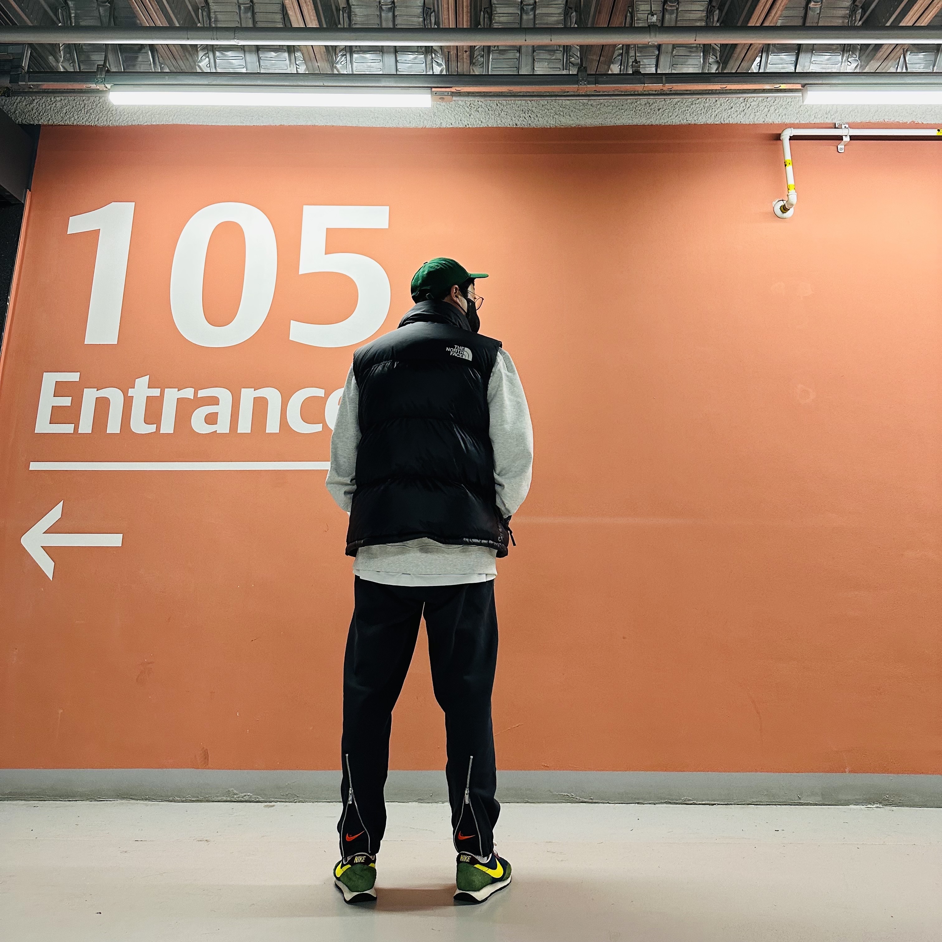 Nike Heritage 86 Futura Washed Cap Gorge Green, The North Face White Label Novelty Nuptse Down Vest Black 착용 스타일 - 4