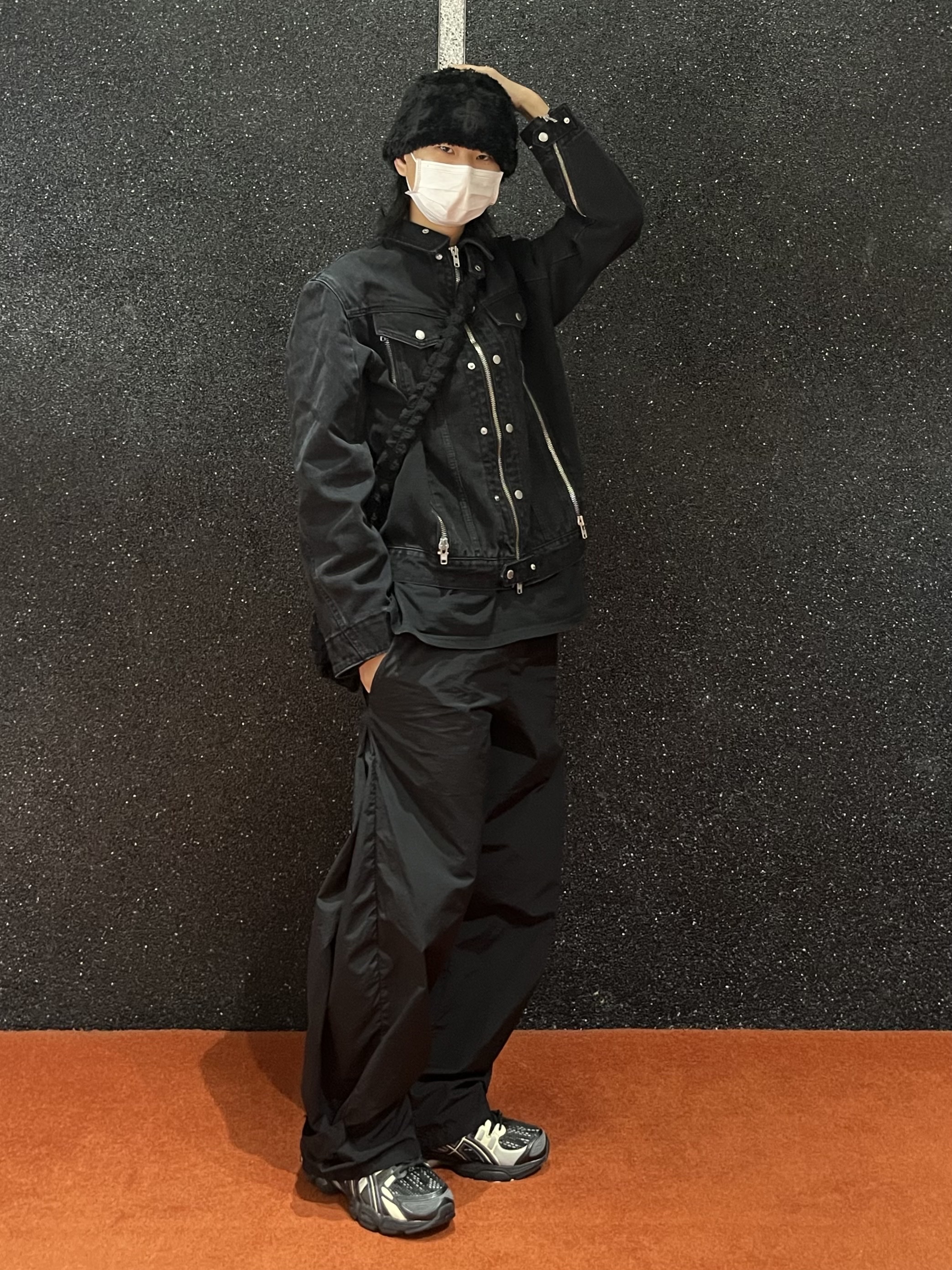 Asics UB5-S Gel-Nimbus 9 Black Gunmetal 착용 스타일 - 1