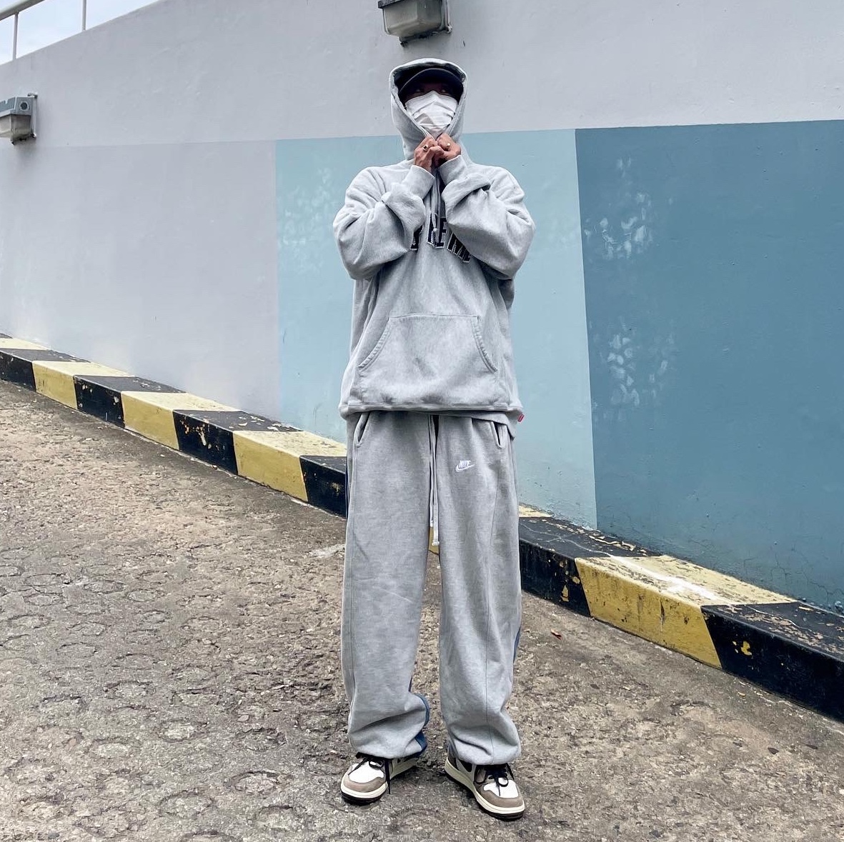 Supreme Pearl Logo Hooded Sweatshirt Heather Grey - 21FW, Jordan 1 x Travis Scott Retro High OG SP Mocha 착용 스타일 - 3