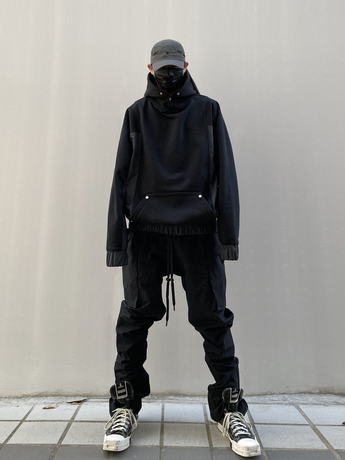 Converse x Drkshdw Turbodrk Chuck 70 Hi Black Lacquered Denim 착용 스타일 - 2
