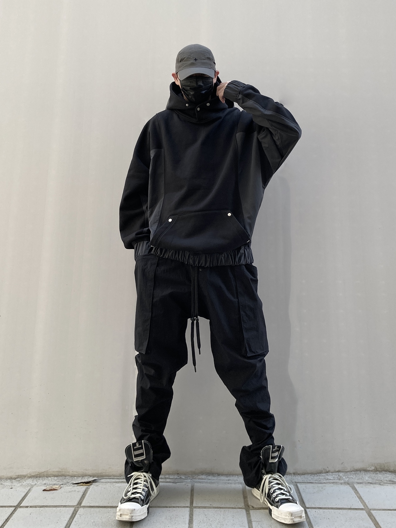 Converse x Drkshdw Turbodrk Chuck 70 Hi Black Lacquered Denim 착용 스타일 - 3
