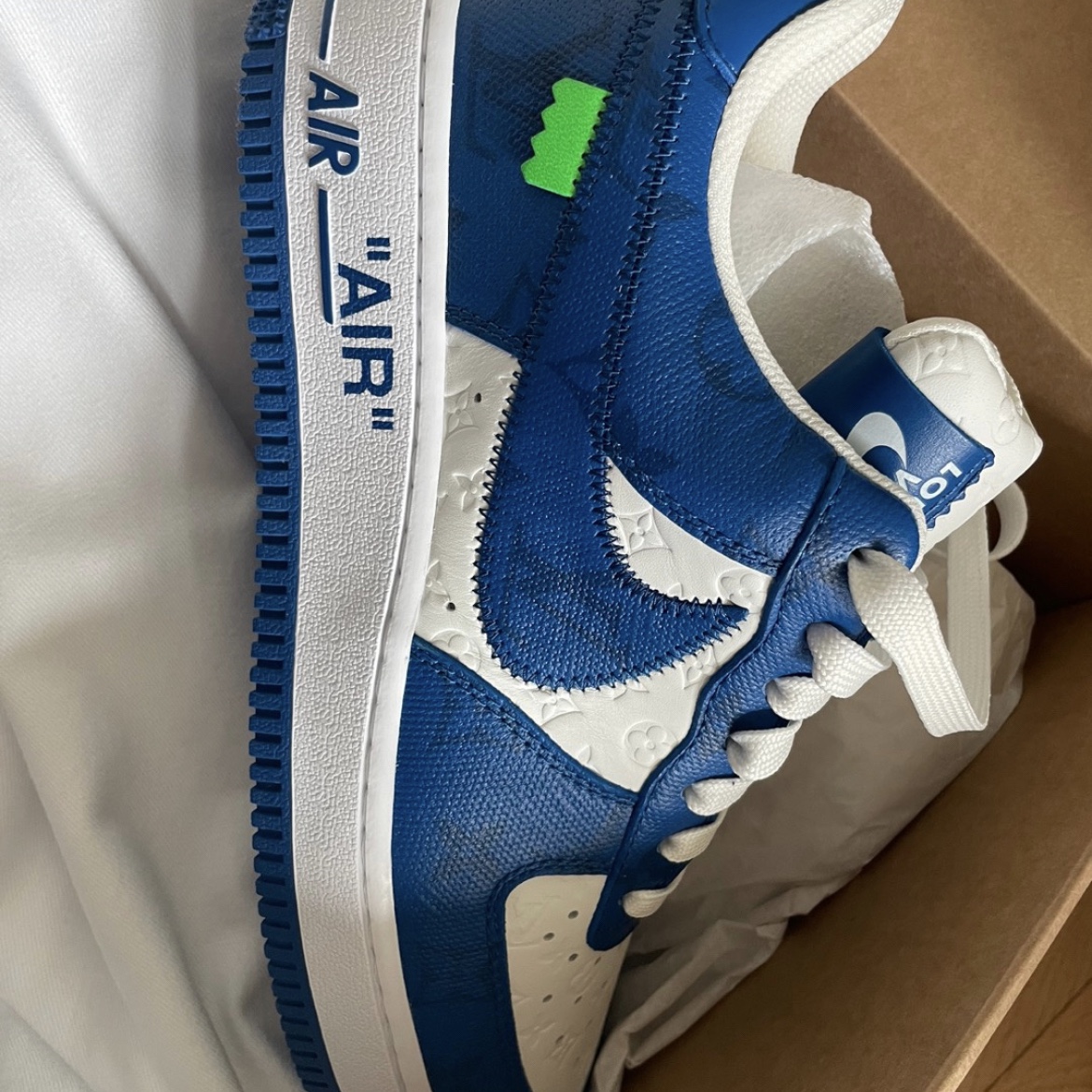 Louis Vuitton x Nike Air Force 1 Low by Virgil Abloh White Team Royal 착용 스타일 - 1