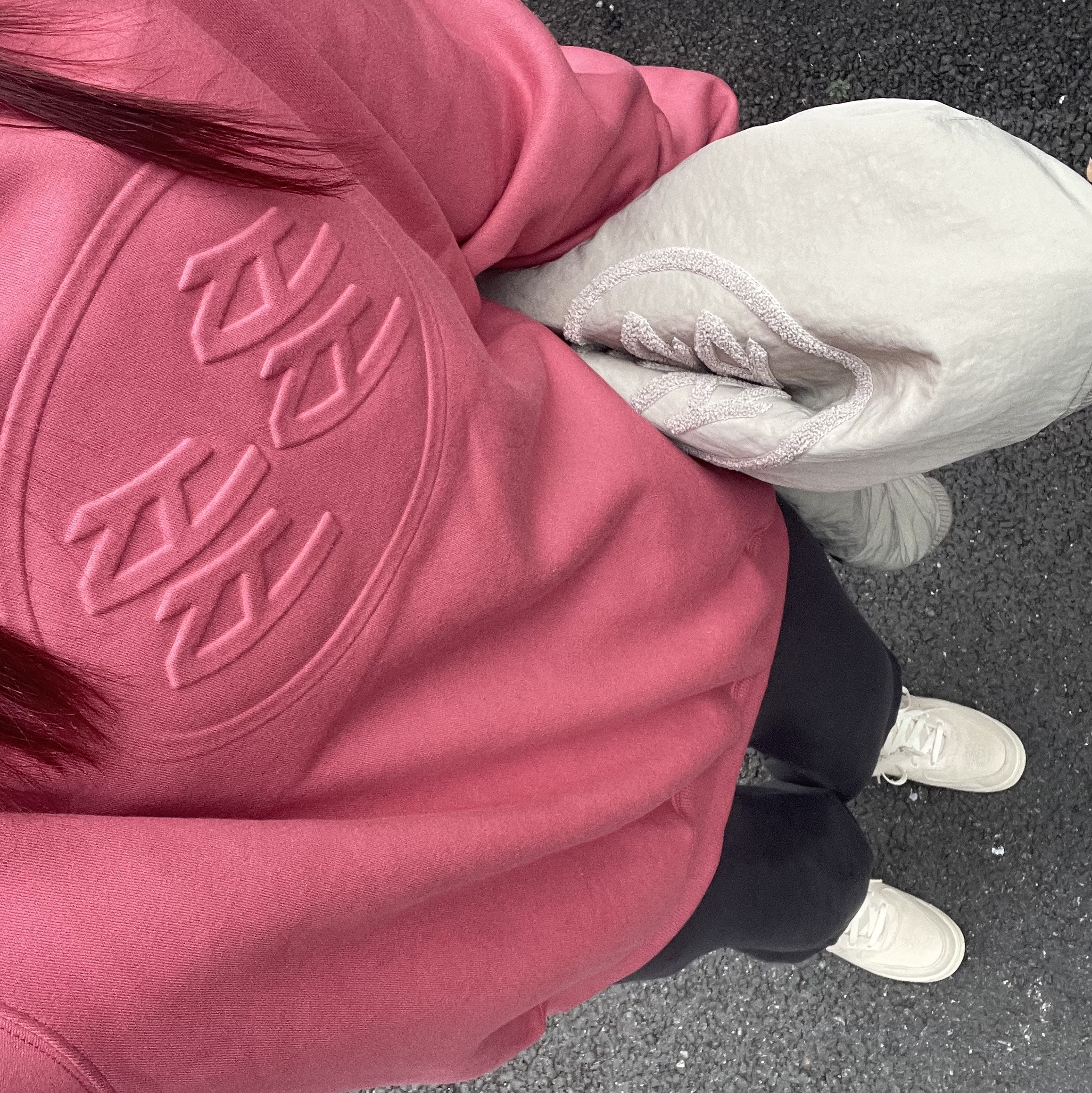Dada Bomber Jacket Grey, Dada Logo Embossed Crewneck Burgundy 착용 스타일 - 1