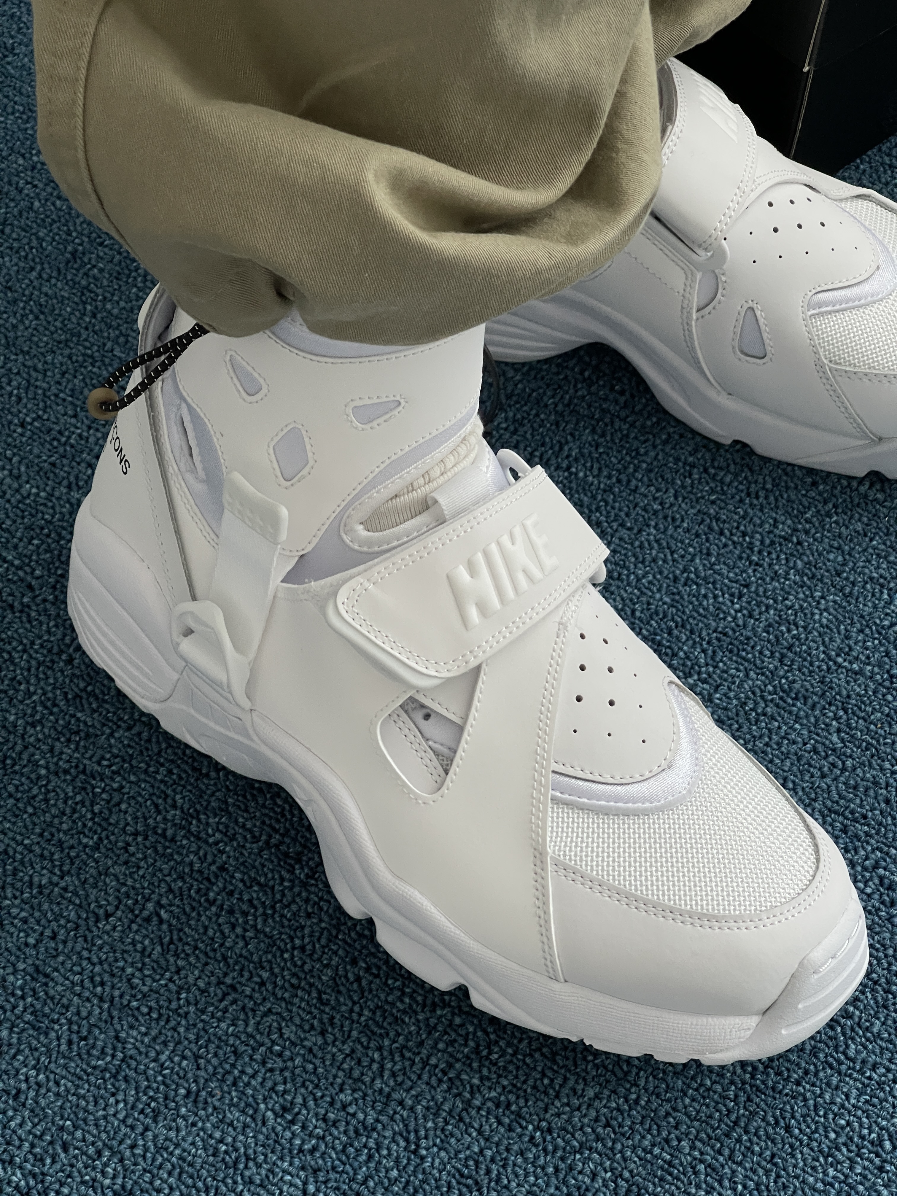 Nike x Comme des Garcons Homme Plus Air Carnivore White 착용 스타일 - 1