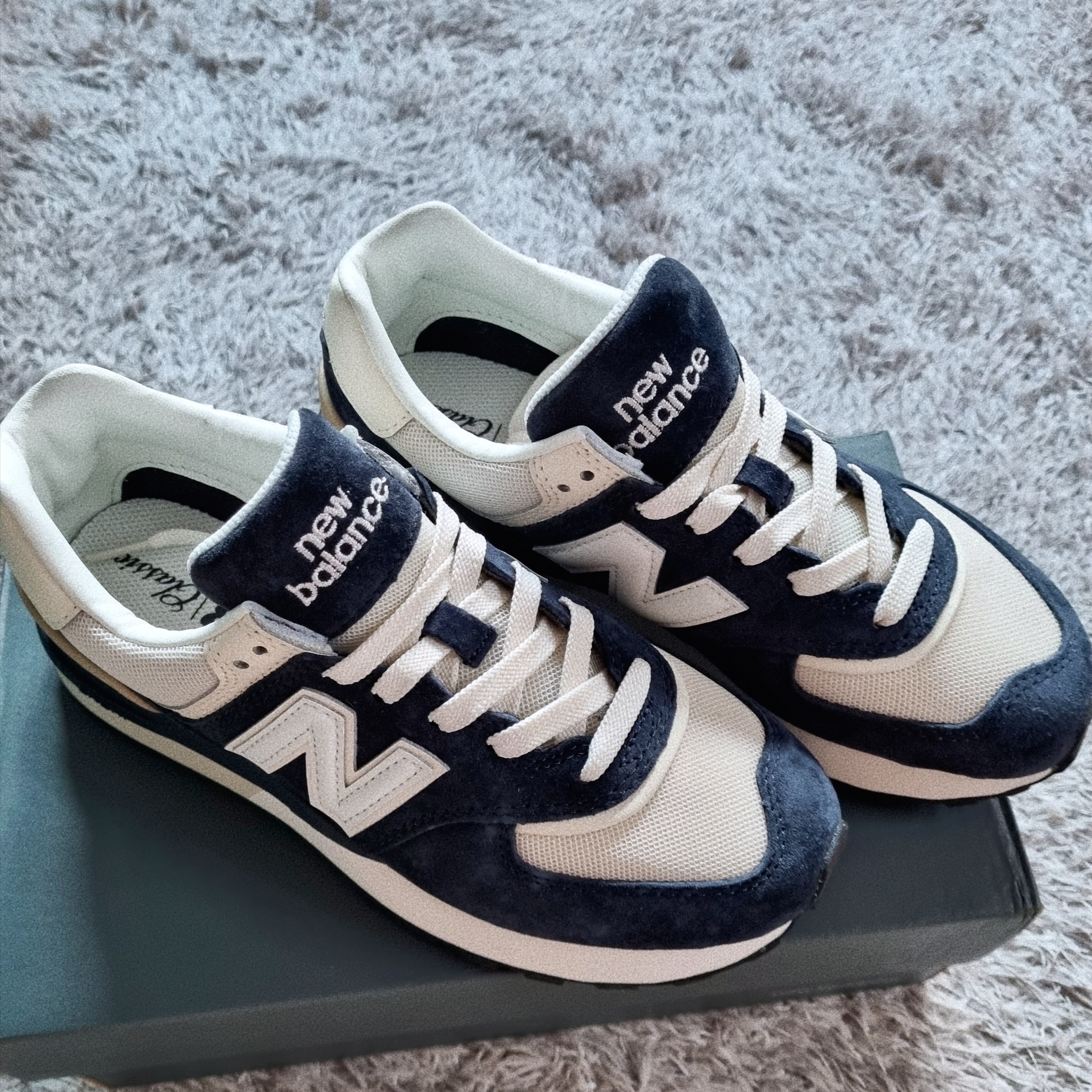 New Balance 574 Legacy Navy Blue 착용 스타일