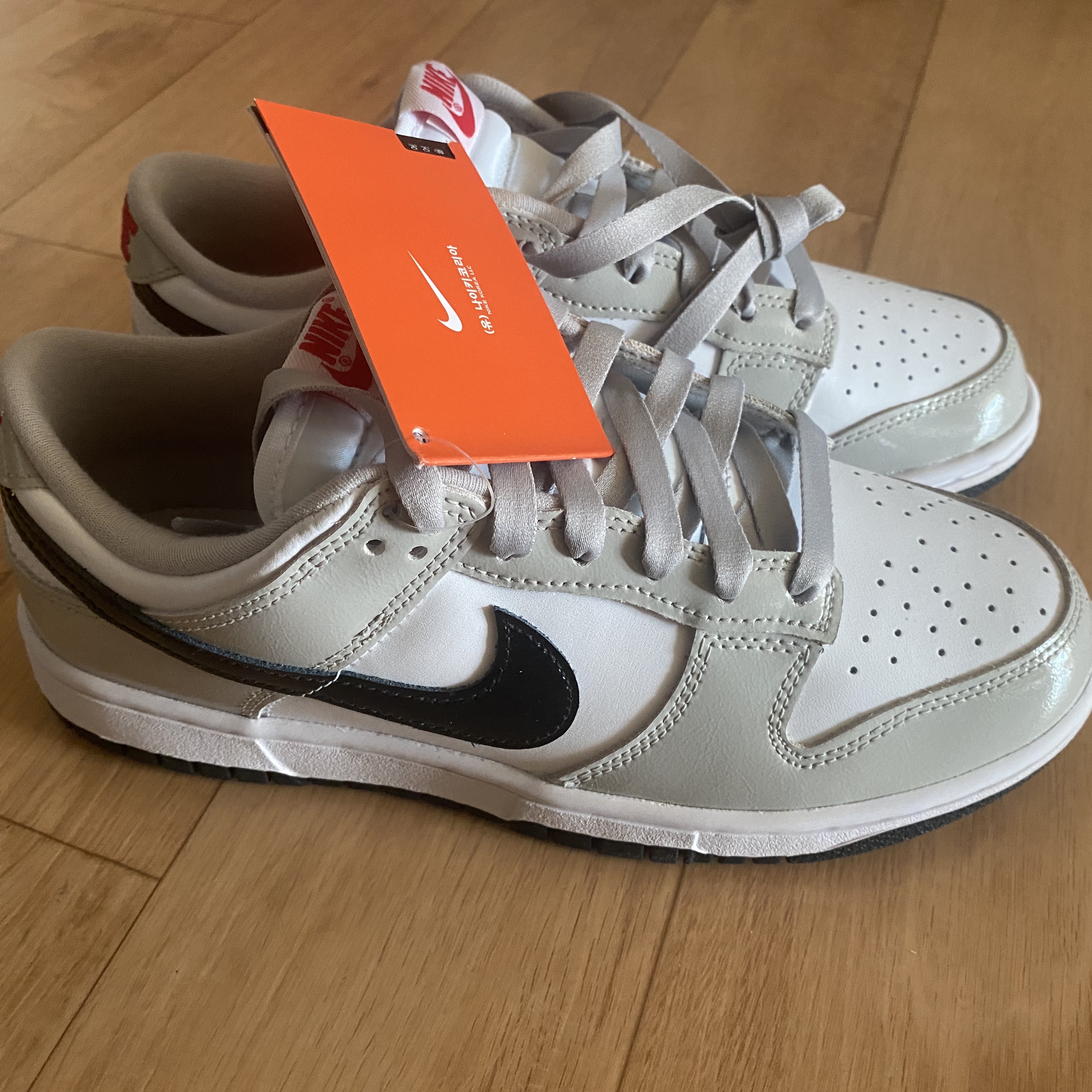 (W) Nike Dunk Low Essential Light Iron Ore Black 착용 스타일