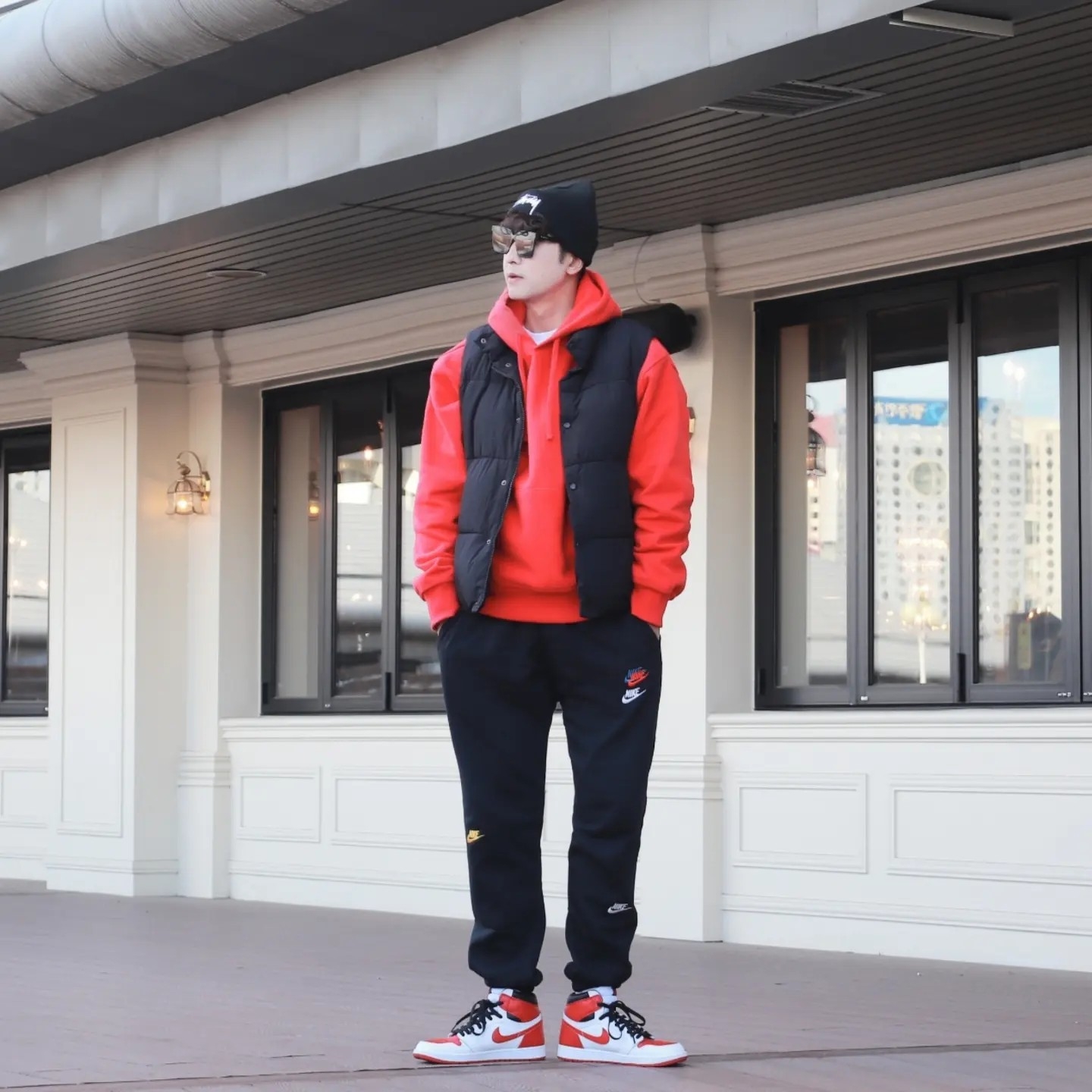 Stussy Big Stock Cuff Beanie Black, Stussy Beach Roots Hoodie Red 착용 스타일 - 1