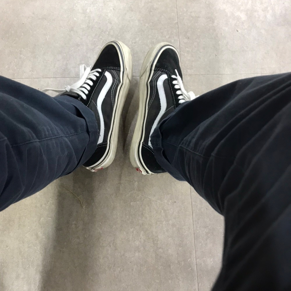 New Balance 327 Grey, Vans Vault OG Old Skool LX Black 착용 스타일 - 2