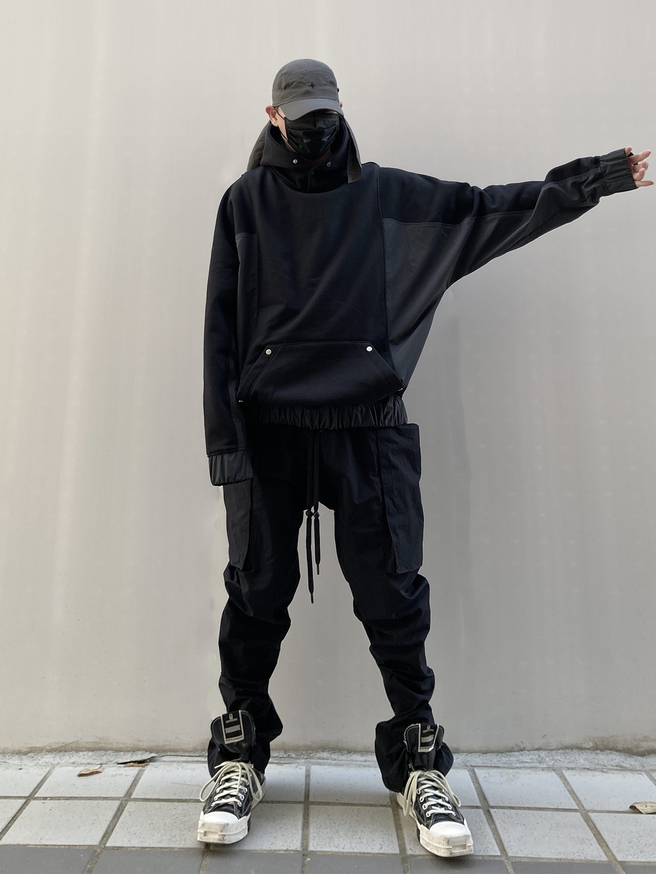 Converse x Drkshdw Turbodrk Chuck 70 Hi Black Lacquered Denim 착용 스타일 - 4