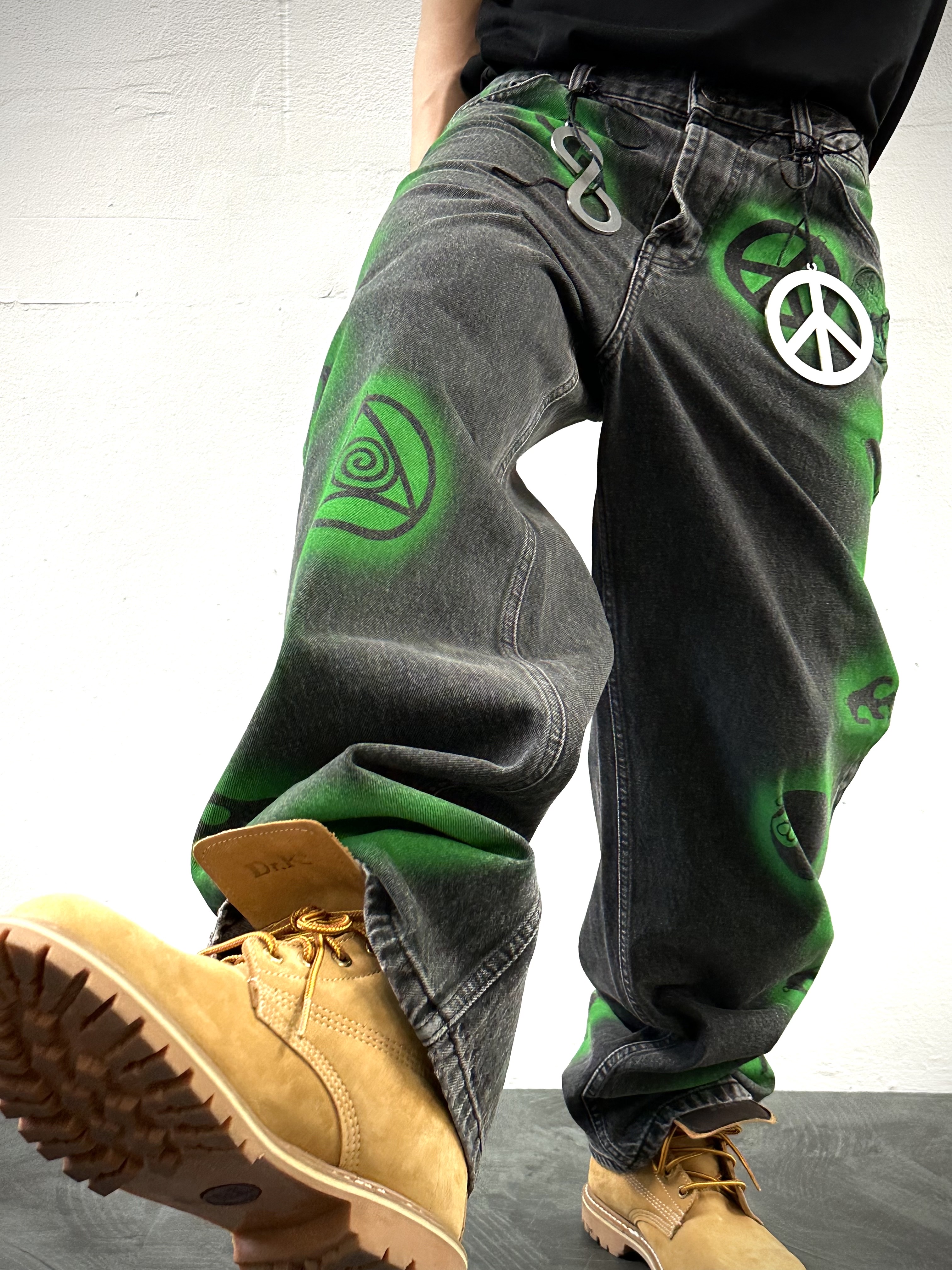 Stussy x Dries Van Noten Hand Stencilled Jean Washed Black 착용 스타일 - 1