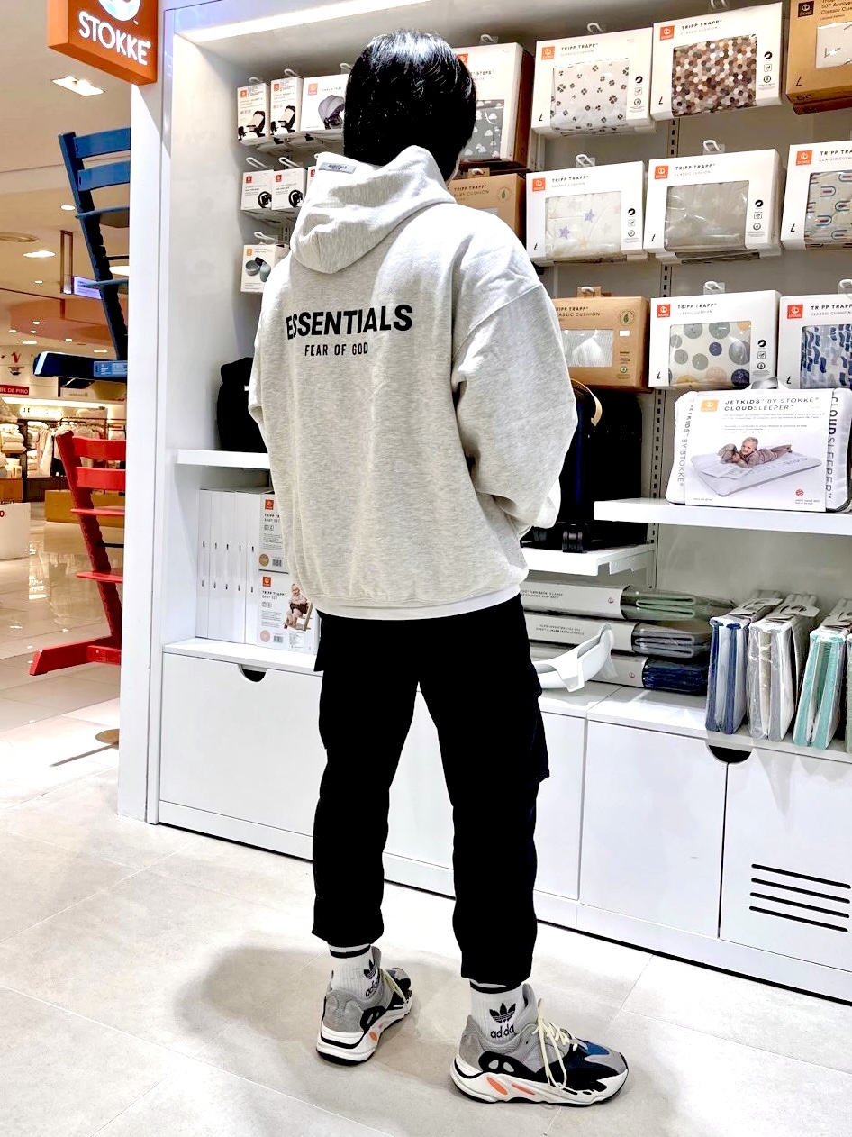 Essentials The Core Collection Hoodie Light Oatmeal, Adidas Yeezy Boost 700 Wave Runner Solid Grey 2021/2022 착용 스타일