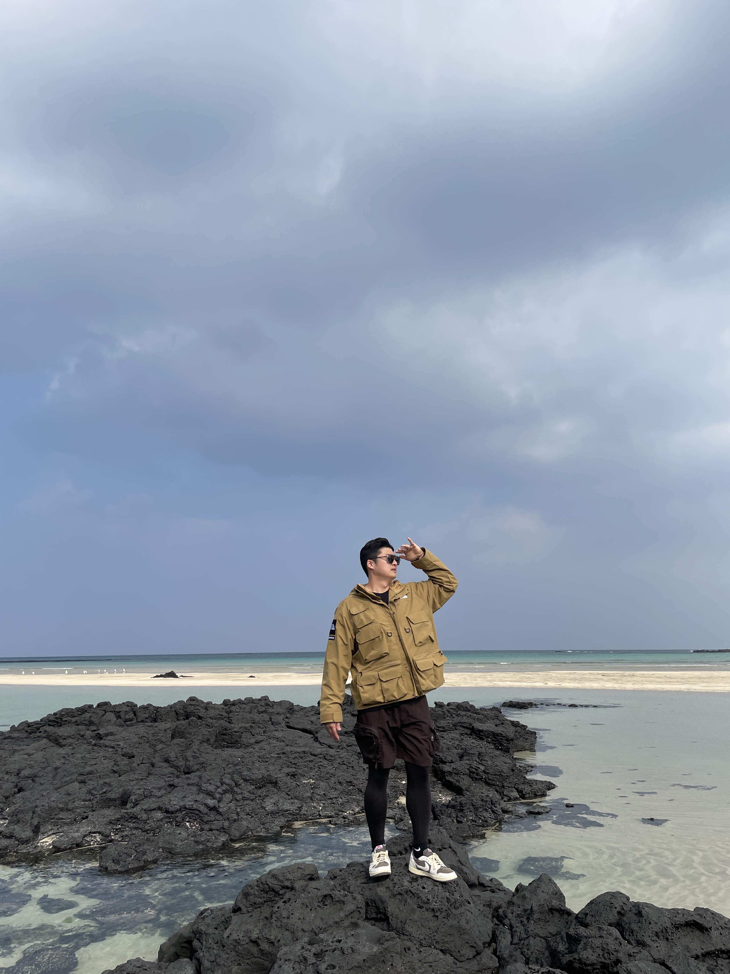 Supreme x The North Face Cargo Jacket Gold - 20SS, Nike ACG Cargo Shorts Black - Asia 착용 스타일 - 2
