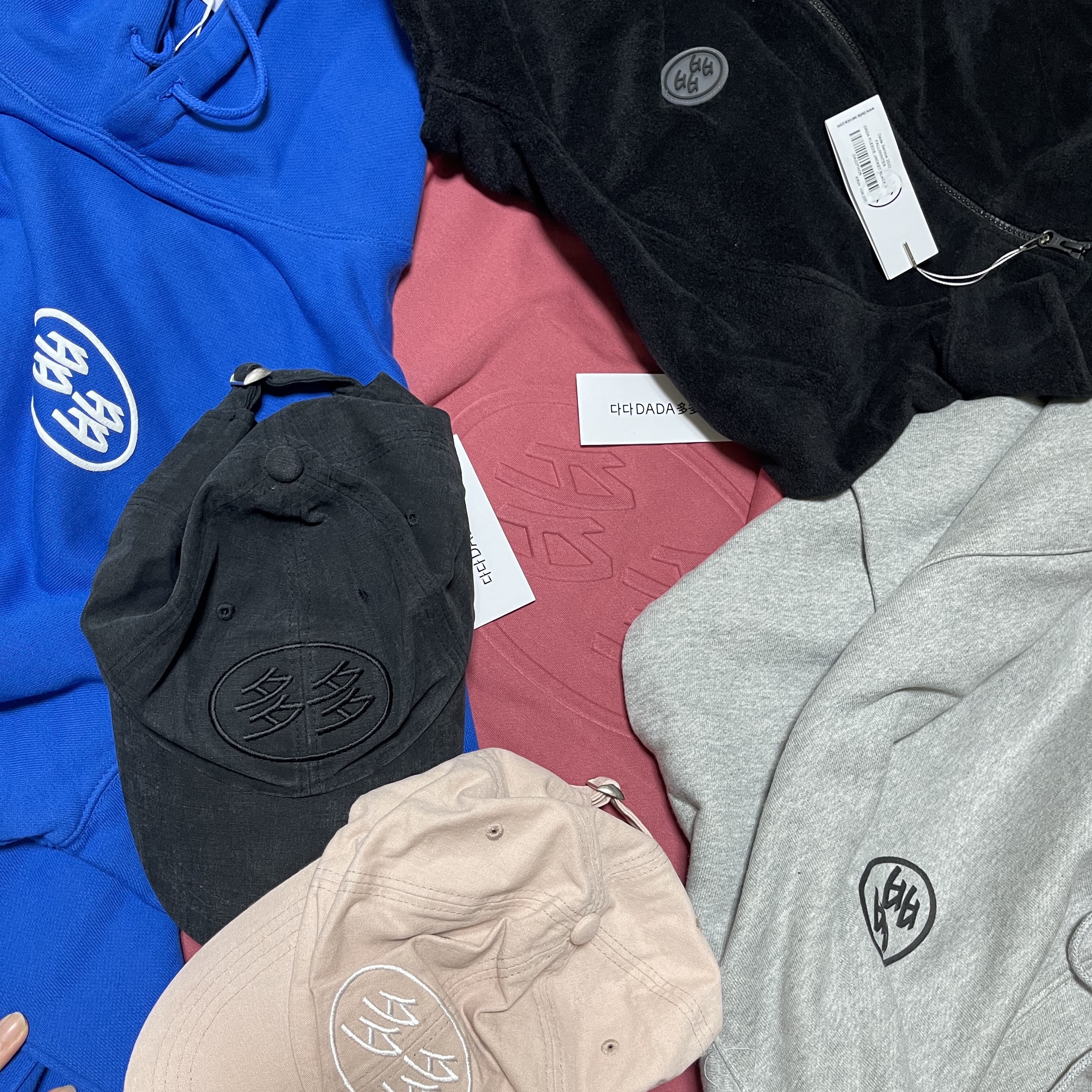 Dada Logo Cap Black, Dada Fleece Jacket Black 착용 스타일