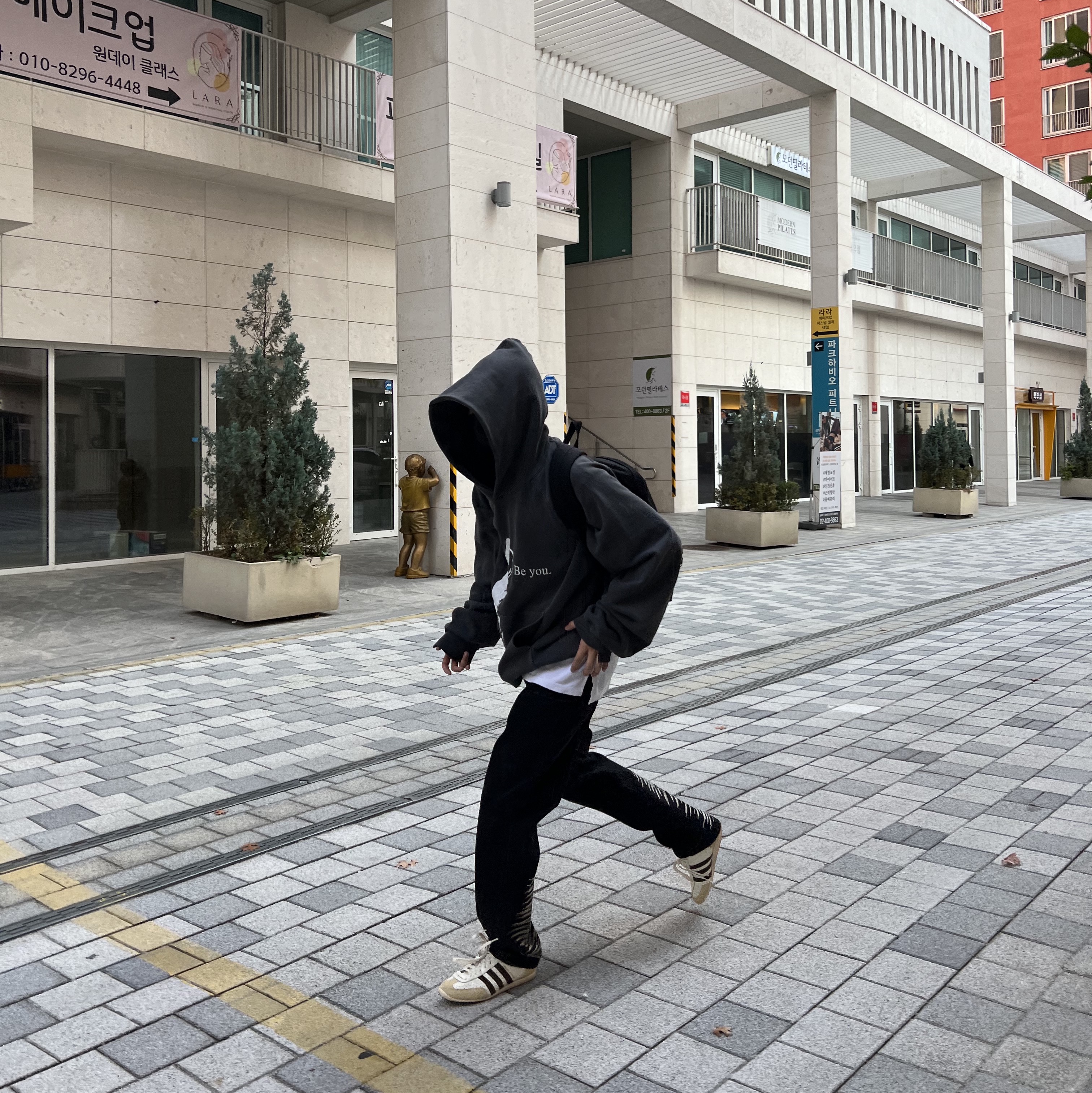 Adidas x Wales Bonner Japan Shoes Cream White, Comme des Garcons Homme Plus Nylon Backpack Large Black 착용 스타일 - 1