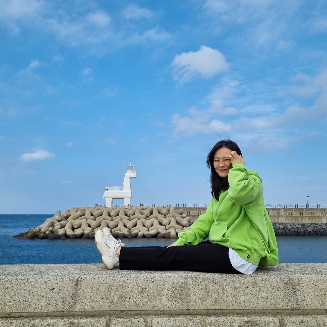 IAB Studio Pigment Hoodie & Sack Apple Green 착용 스타일 - 2