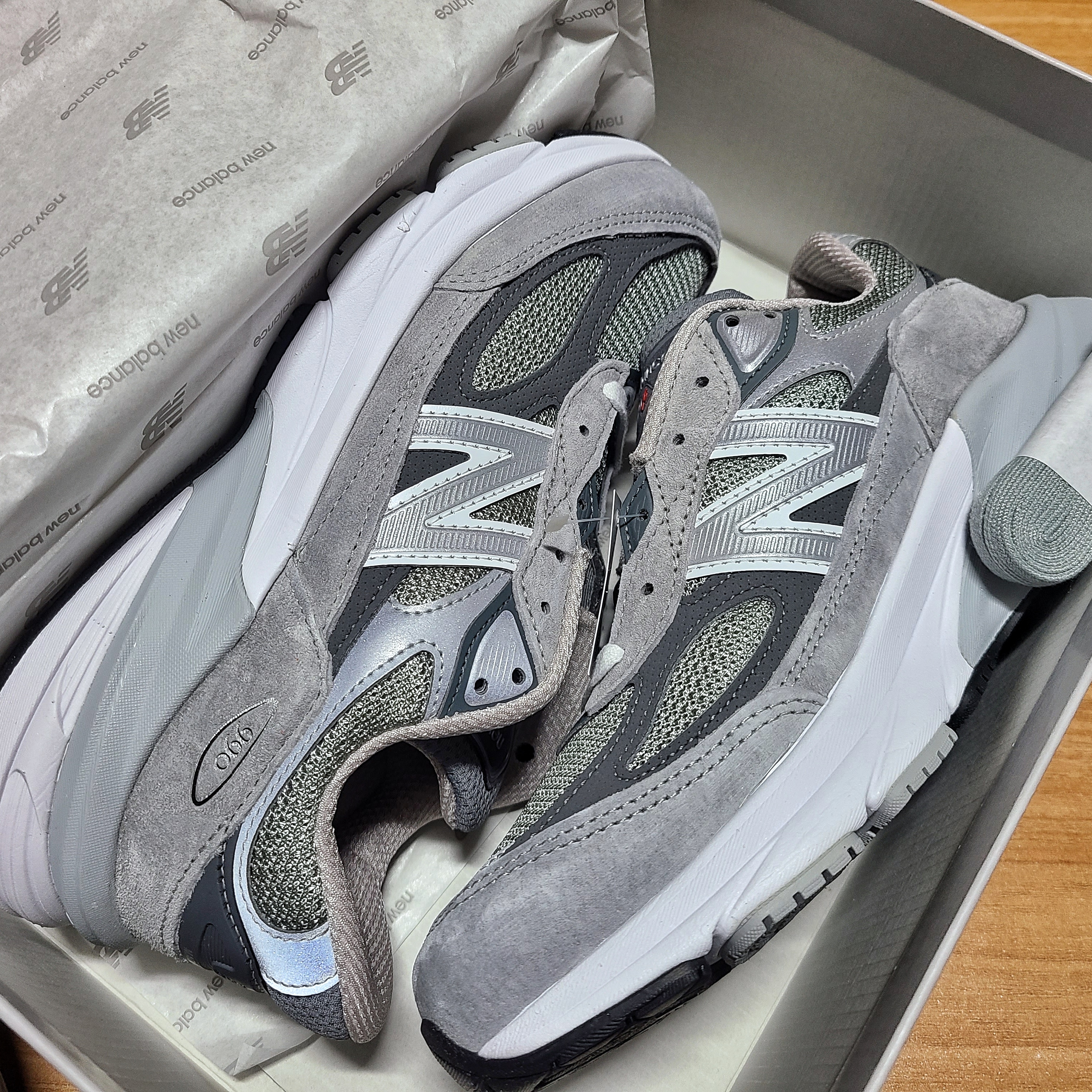 New Balance 990v6 Made in USA Grey - D Standard 착용 스타일
