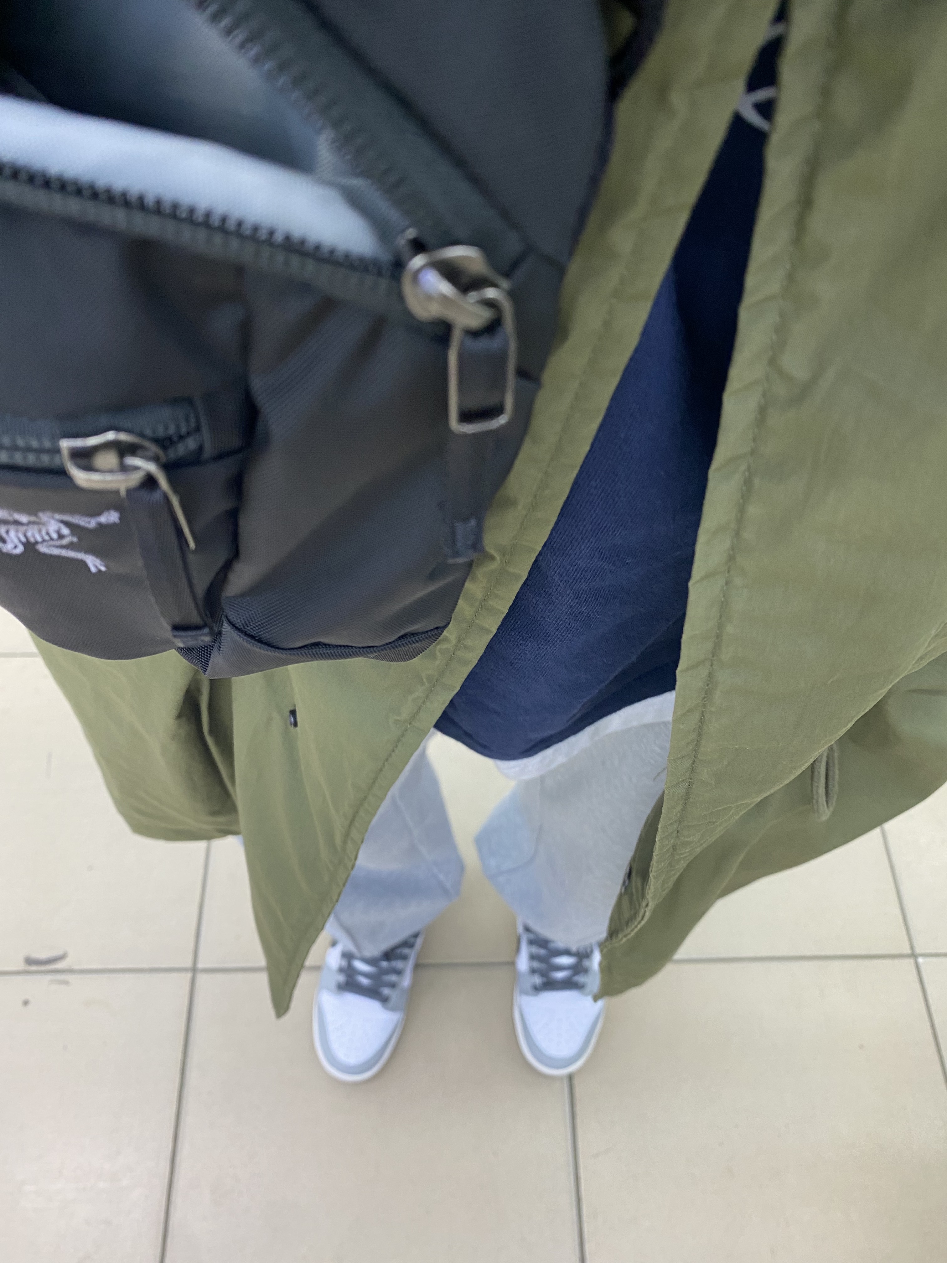(W) Nike Dunk Low Light Smoke Grey, Arc'teryx Mantis 2 Waistpack Black 착용 스타일