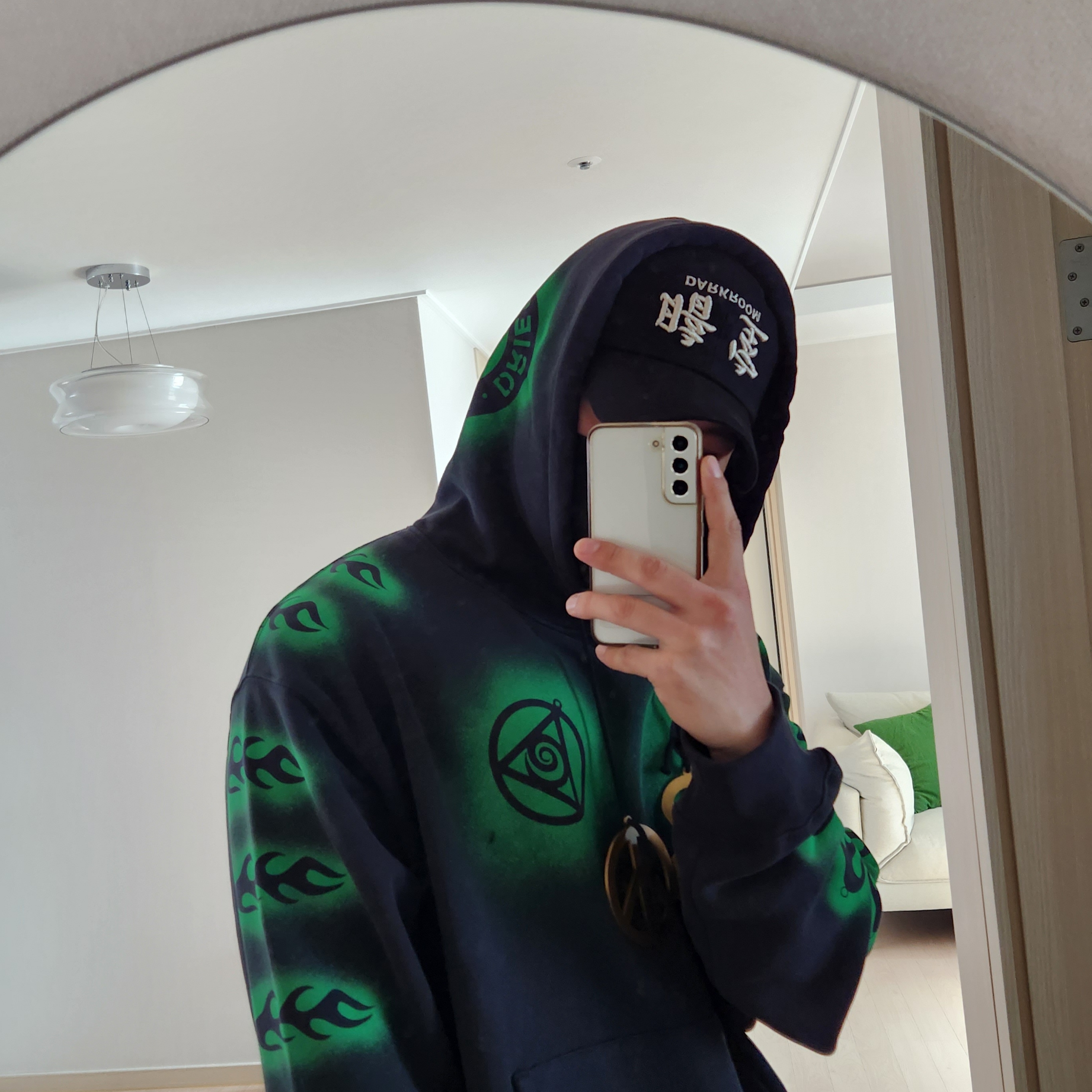 Stussy x Dries Van Noten Embroidered Hoodie Black 착용 스타일 - 2