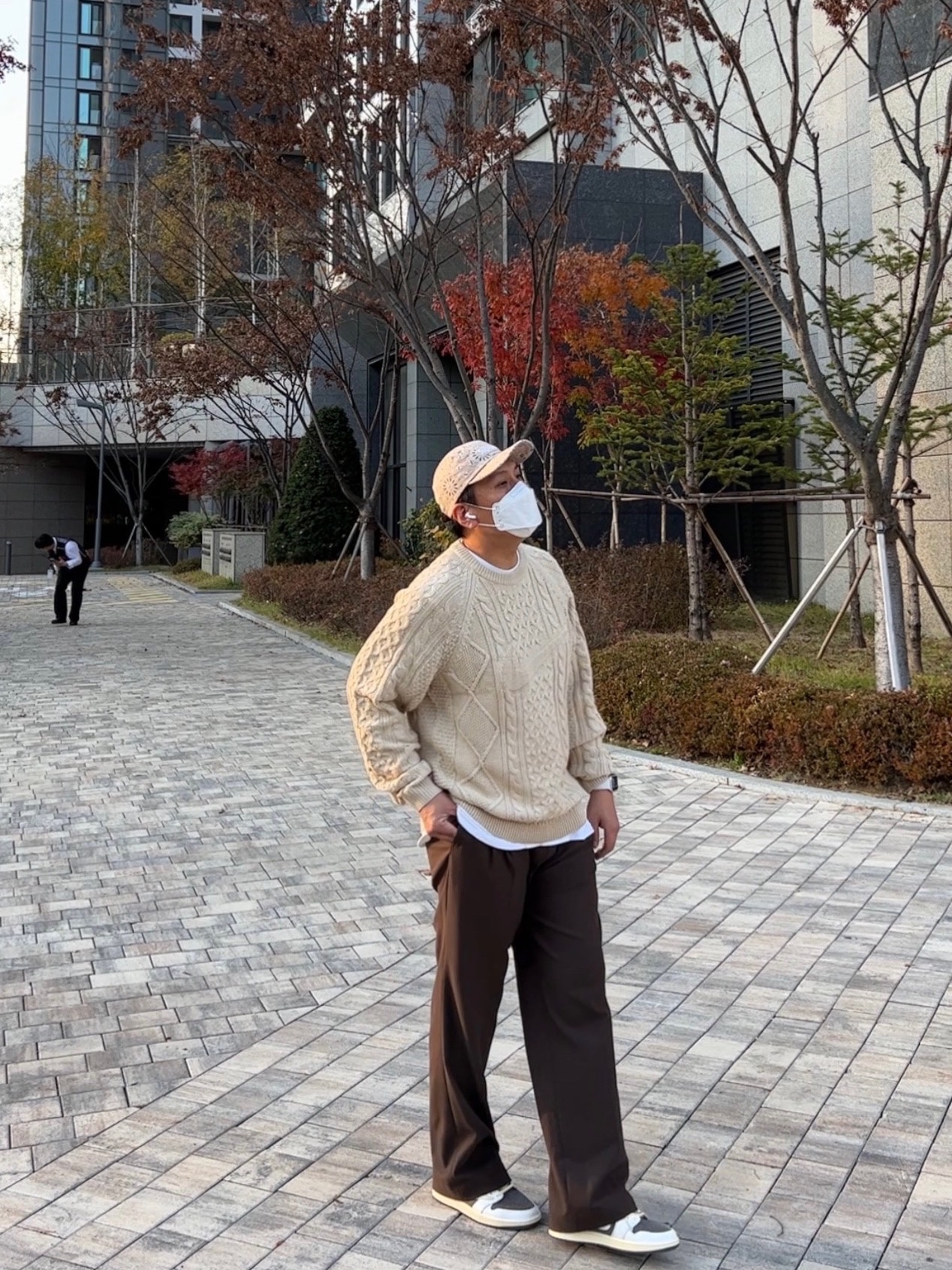Supreme Bandana Camp Cap Tan - 21SS, Nike Cable Knit LS Sweater Rattan - Asia 착용 스타일 - 1