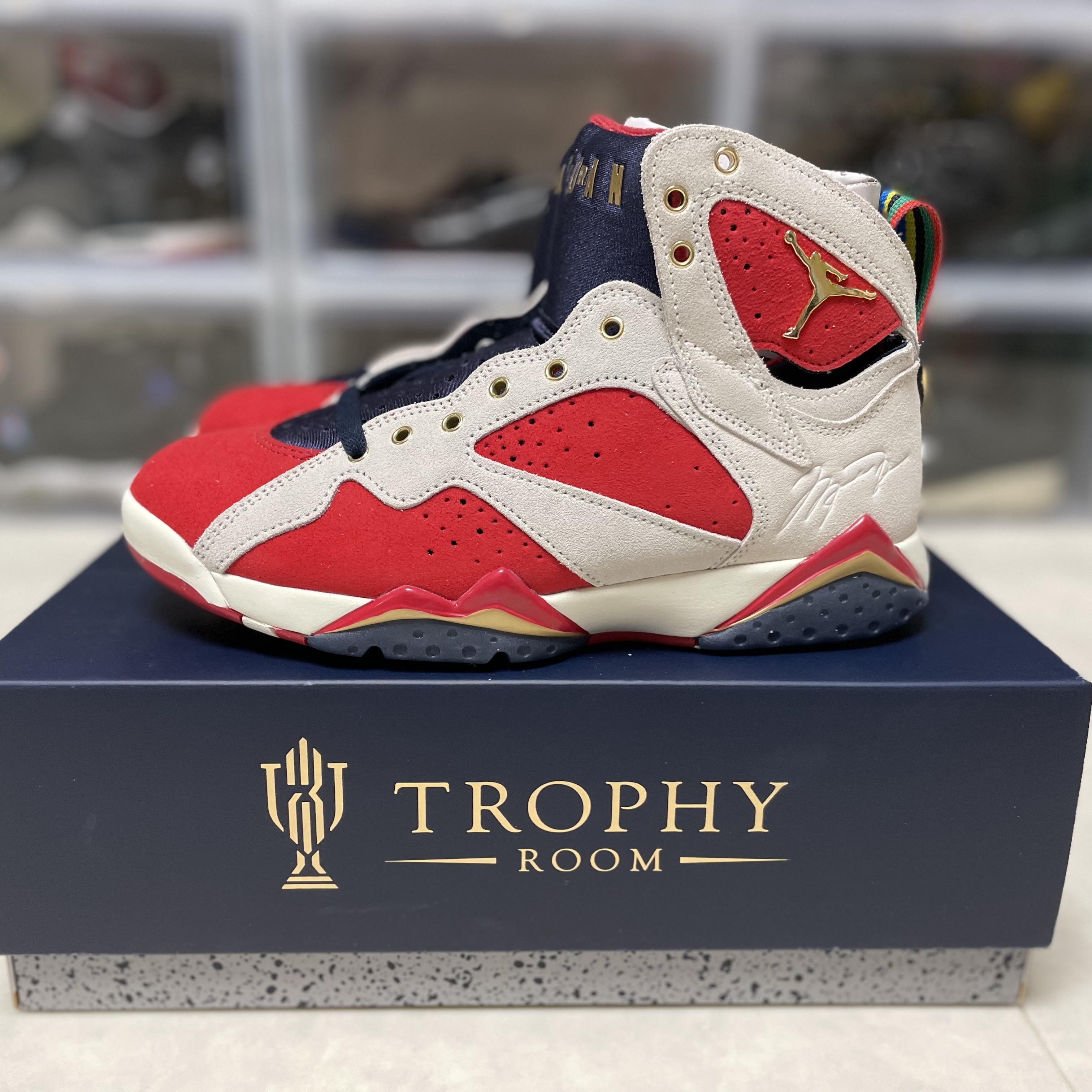 Jordan 7 x Trophy Room Retro SP True Red and Obsidian 착용 스타일