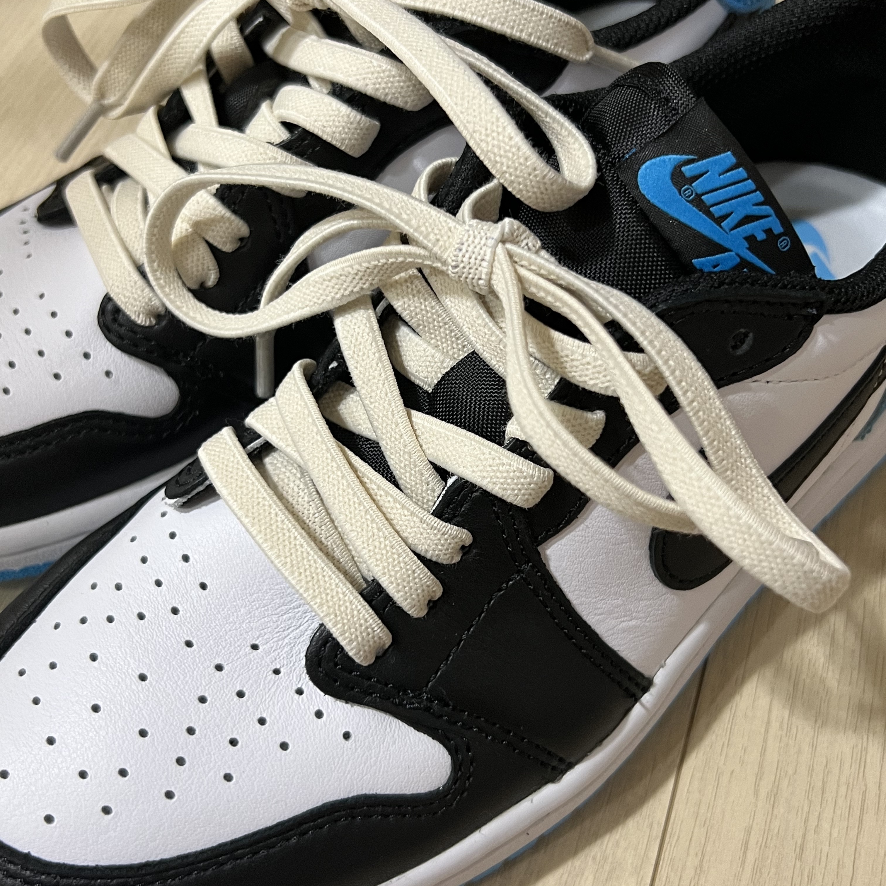 (W) Jordan 1 Retro Low OG Black and Dark Powder Blue 착용 스타일