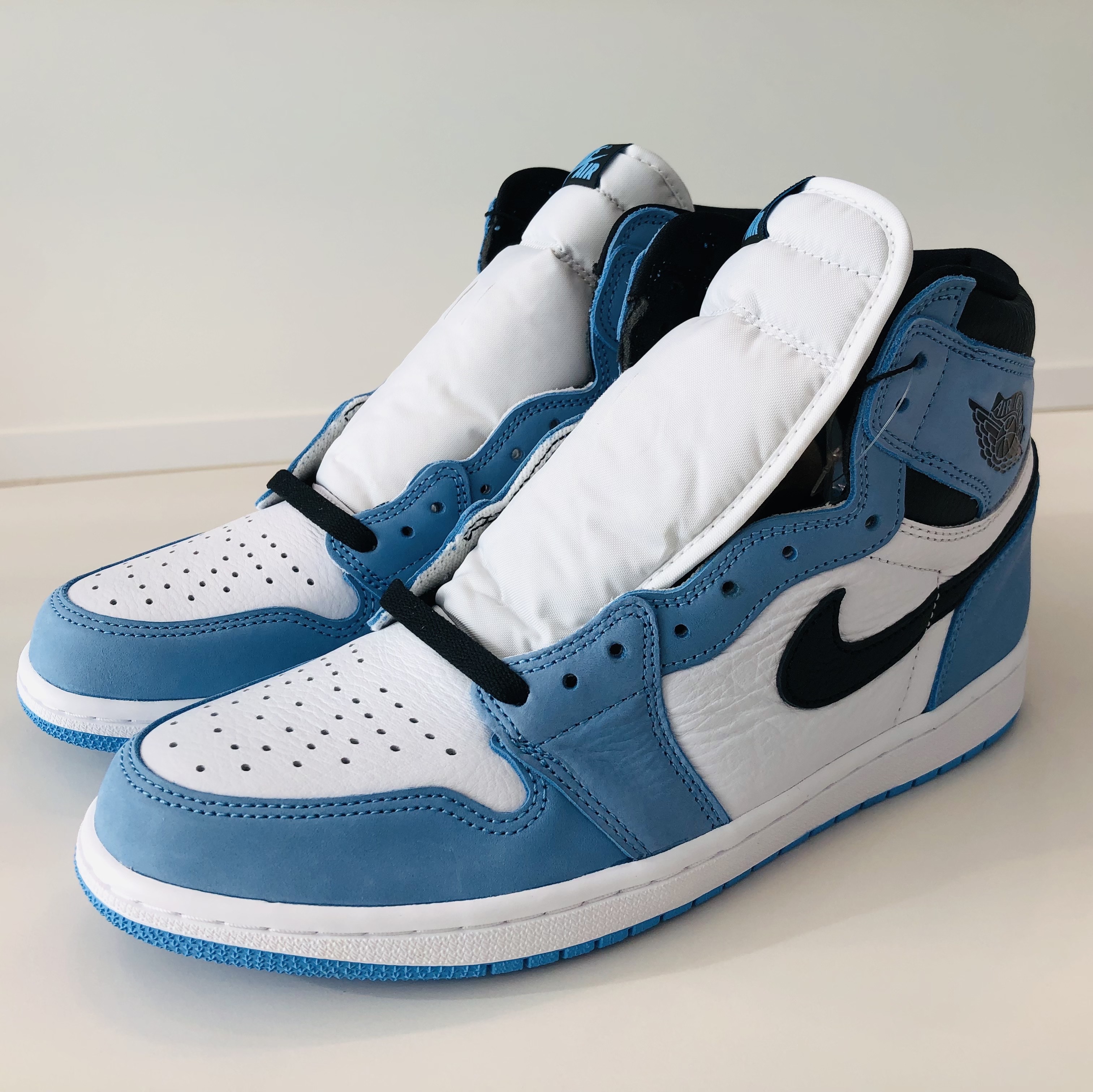 Jordan 1 Retro High OG University Blue 착용 스타일 - 2
