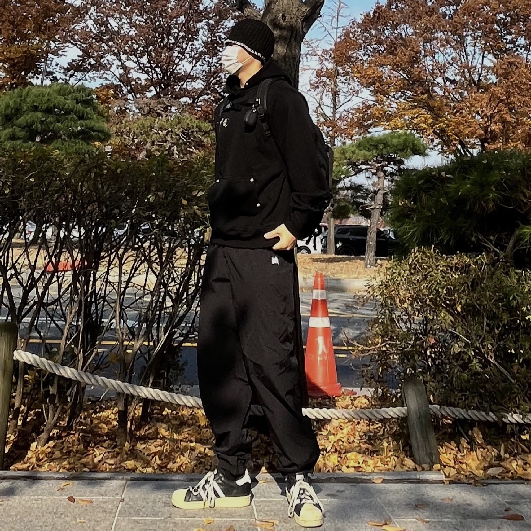 Adidas Superstar Premium Black White 착용 스타일 - 1