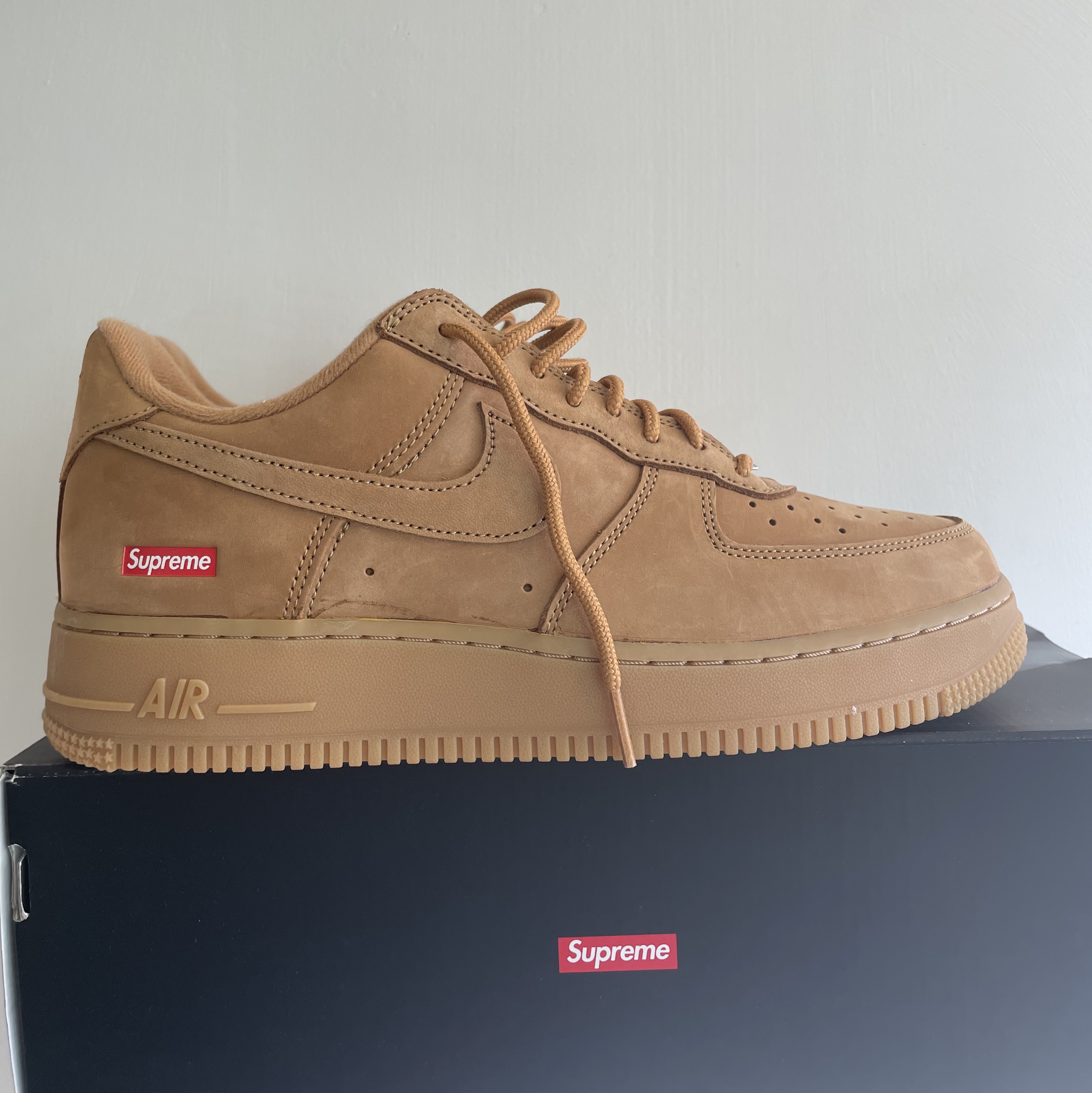 Nike x Supreme Air Force 1 Low Flax 착용 스타일