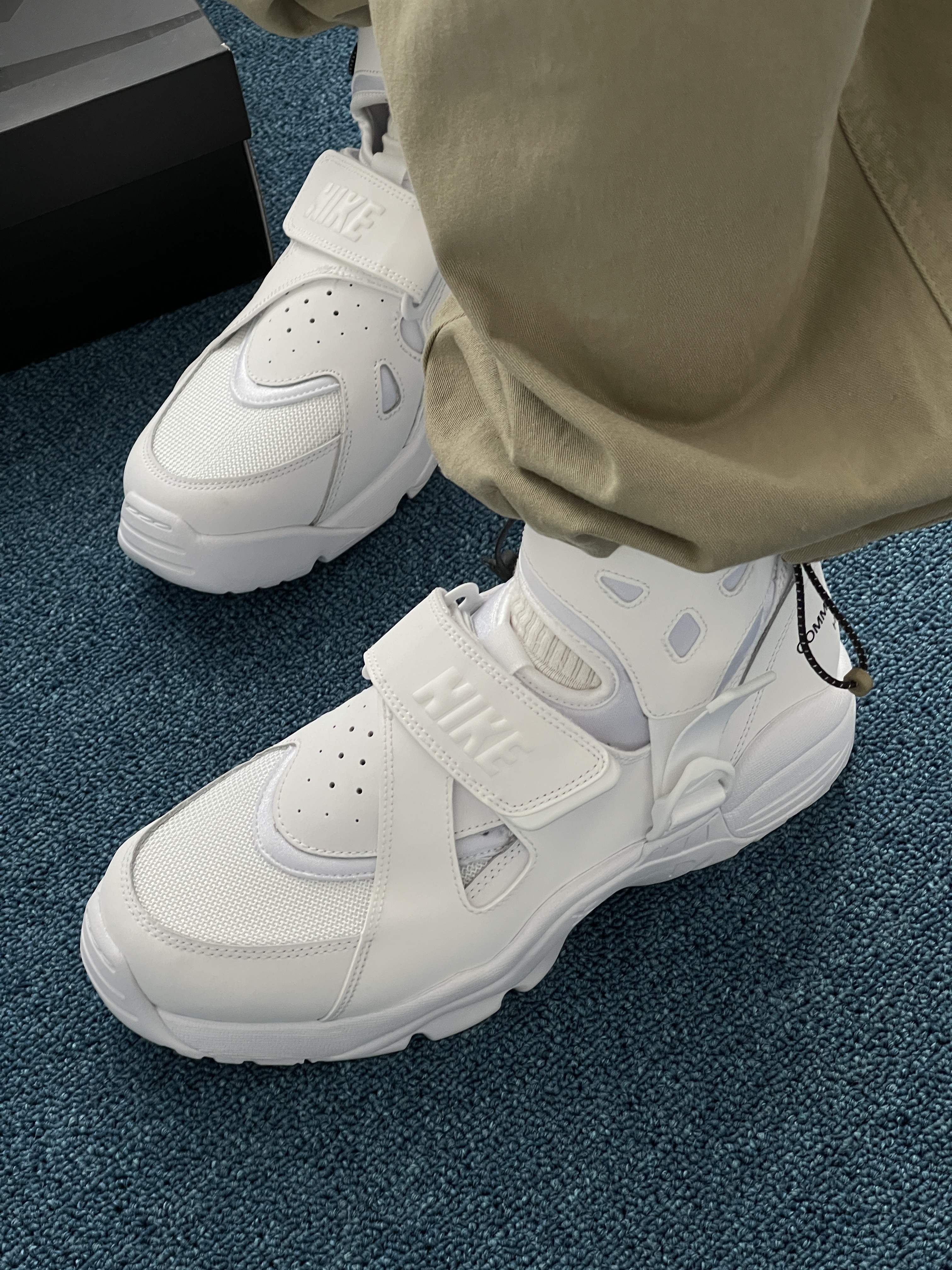 Nike x Comme des Garcons Homme Plus Air Carnivore White 착용 스타일 - 4