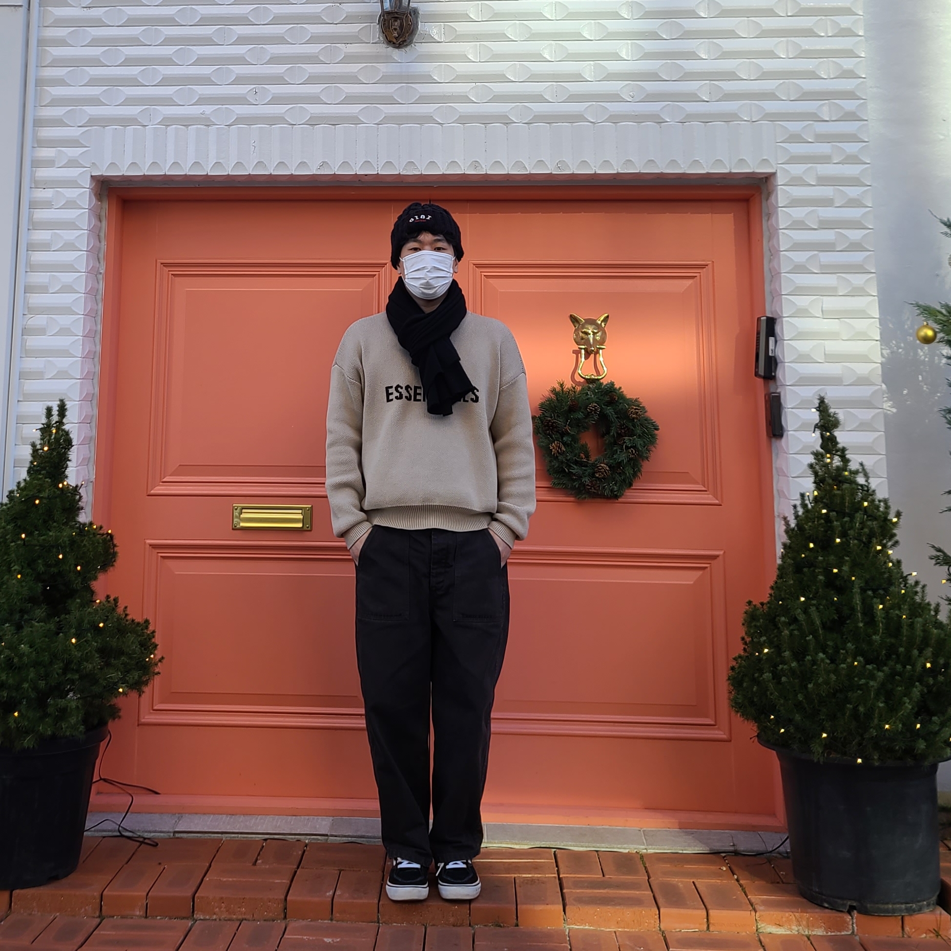Essentials Knit Pullover Sweater Linen - Ssense Exclusive 착용 스타일 - 1