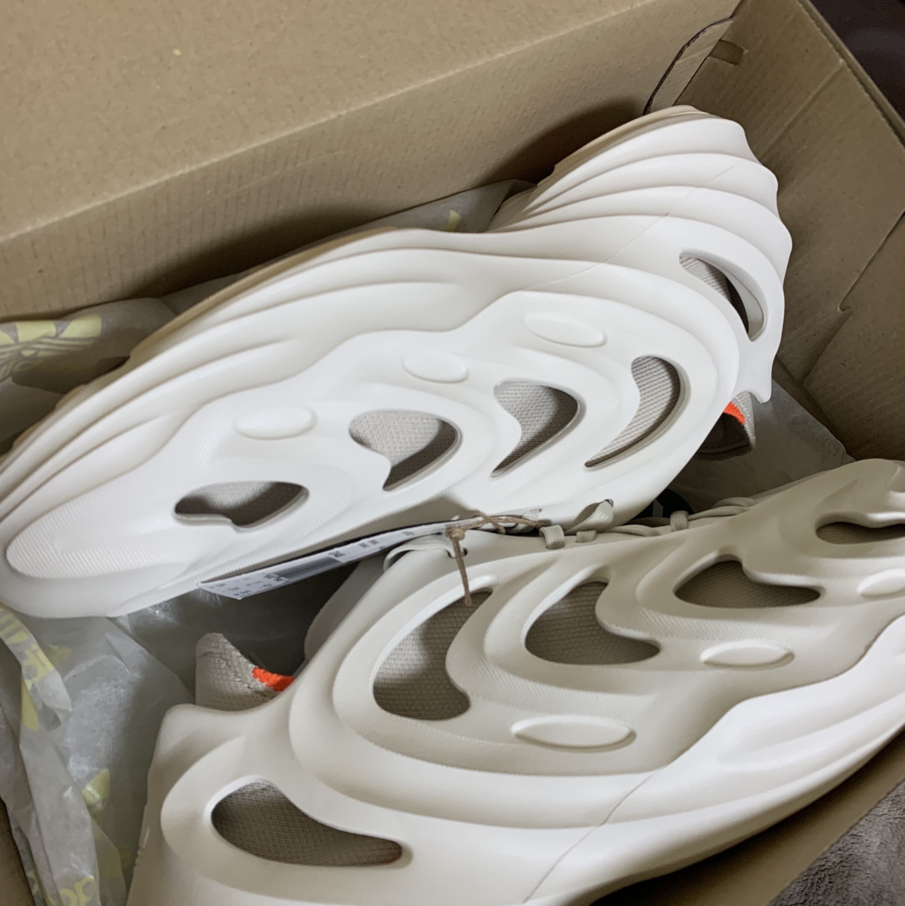Adidas Adifom Q Off White 착용 스타일