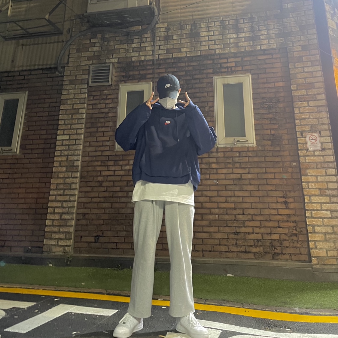 Nike NSW Hoodie BRS Midnight Navy, Nike x Supreme Air Force 1 Low White 착용 스타일