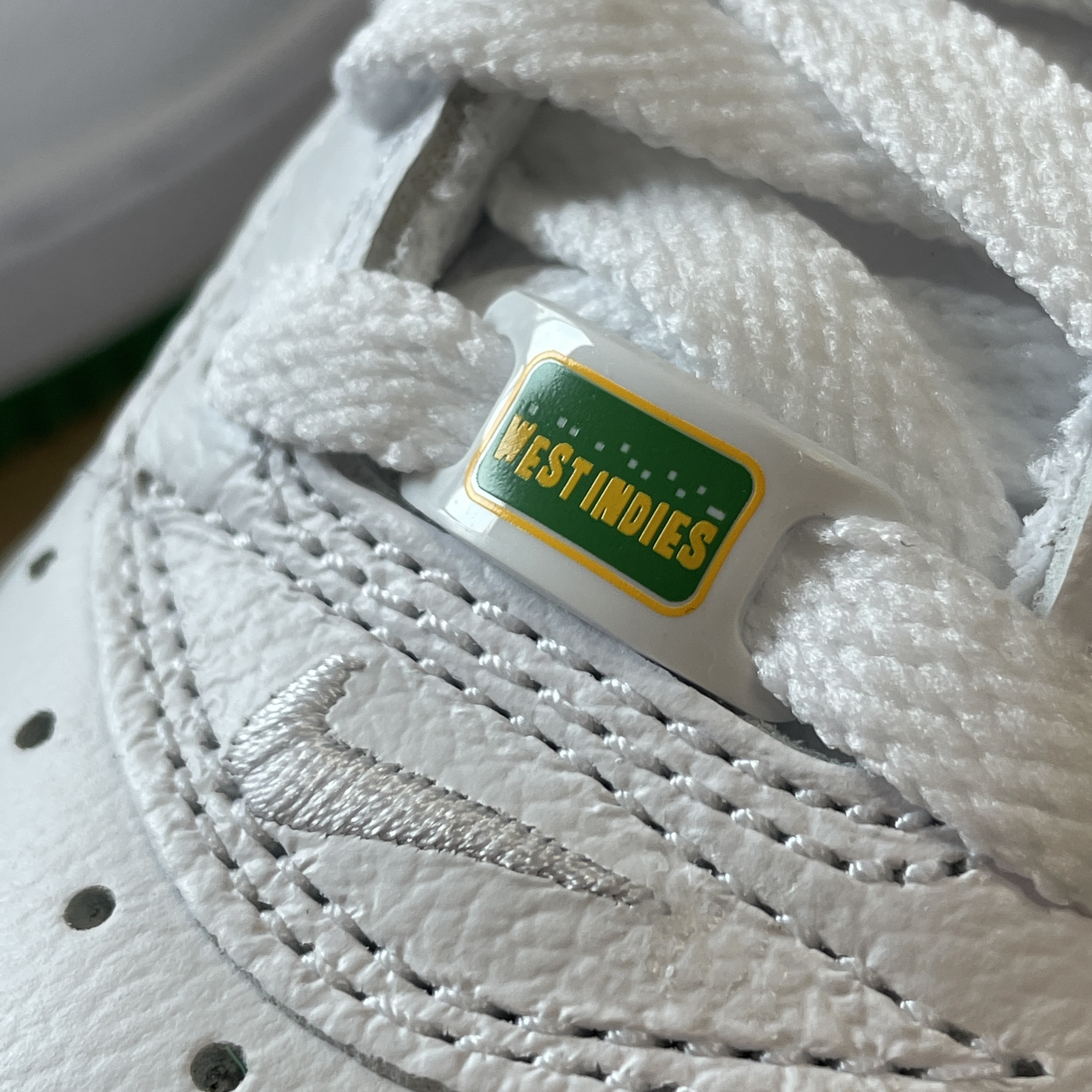 Nike Air Force 1 Low Retro QS West Indies Classic Green 착용 스타일 - 4