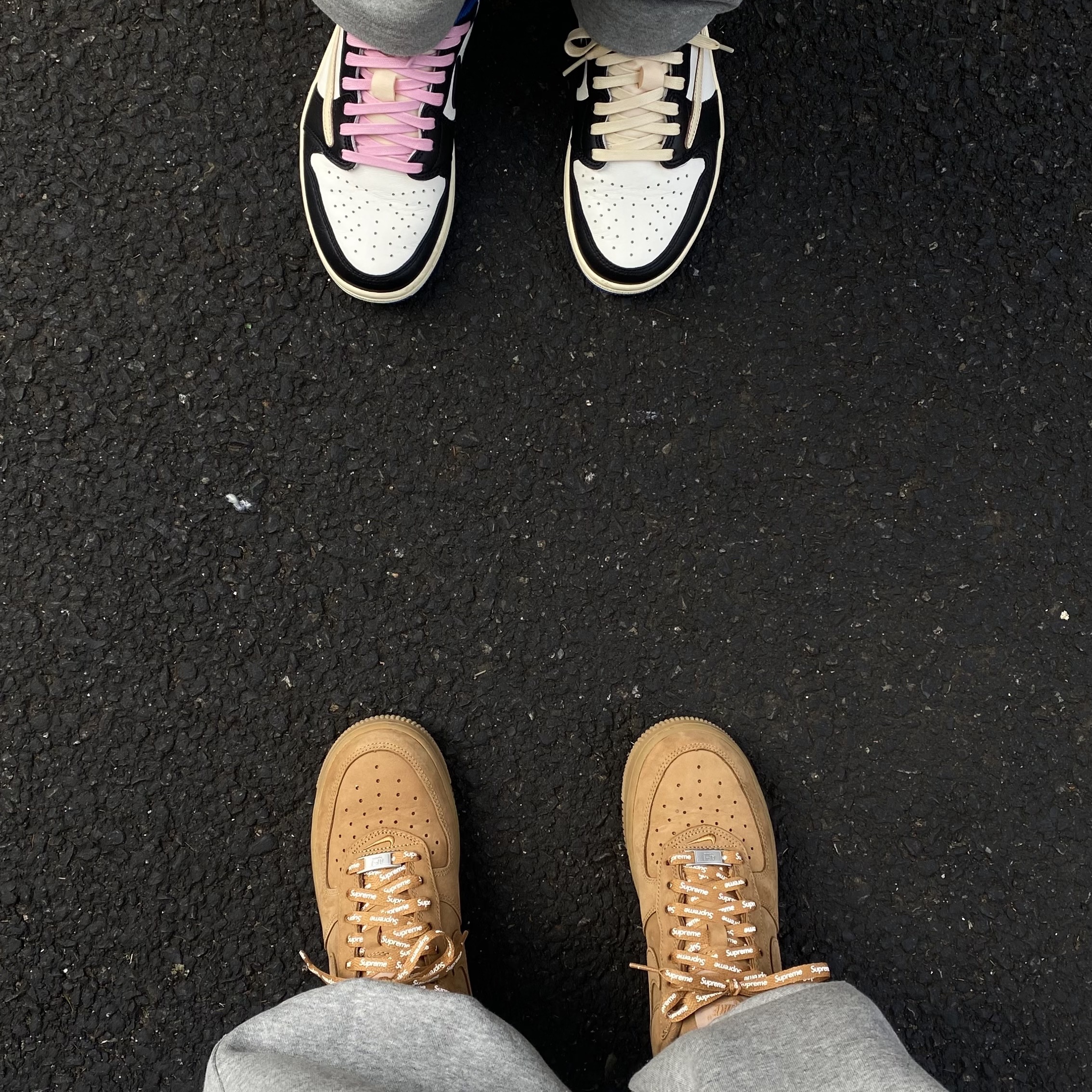 Jordan 1 x Travis Scott x Fragment Retro Low OG SP Military Blue, Nike x Supreme Air Force 1 Low Flax 착용 스타일 - 3