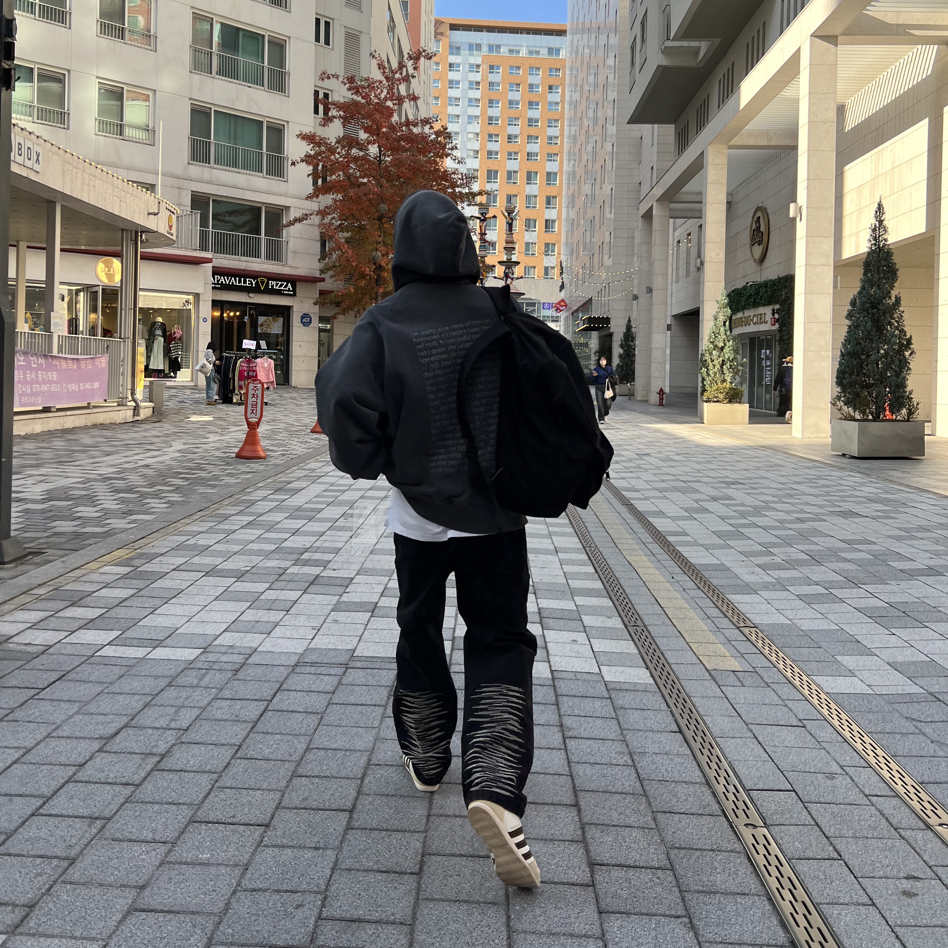 Adidas x Wales Bonner Japan Shoes Cream White, Comme des Garcons Homme Plus Nylon Backpack Large Black 착용 스타일 - 2