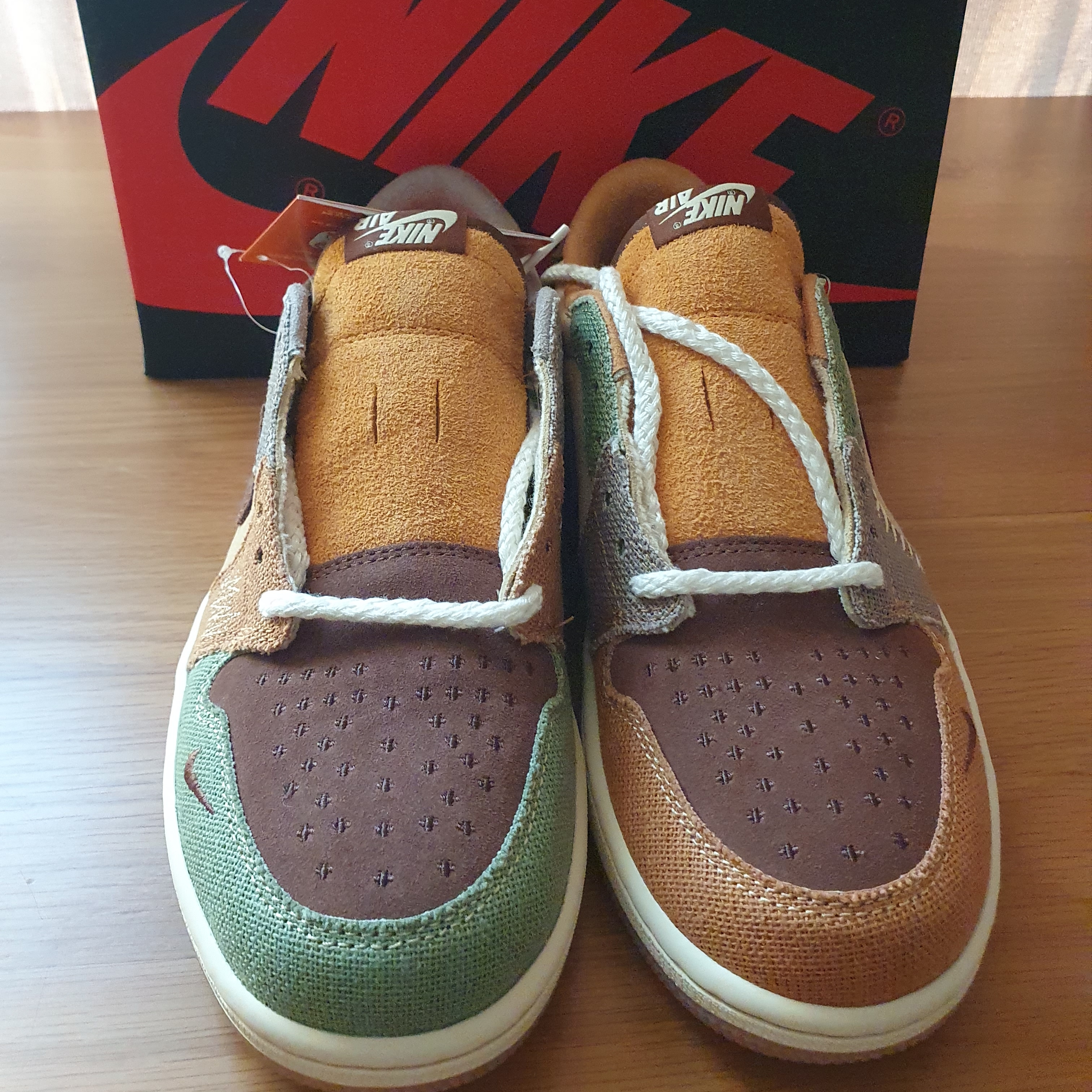 Jordan 1 x Zion Williamson Retro Low OG Flax and Oil Green 착용 스타일 - 1