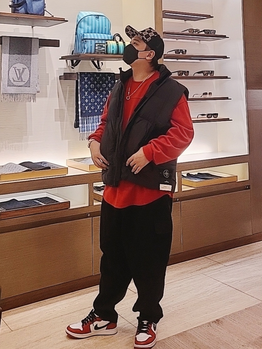 Jordan 1 Low Golf Chicago, Stone Island G0123 Garment Dyed Crinkle Reps Nylon Down Vest Black - 21FW 착용 스타일 - 1