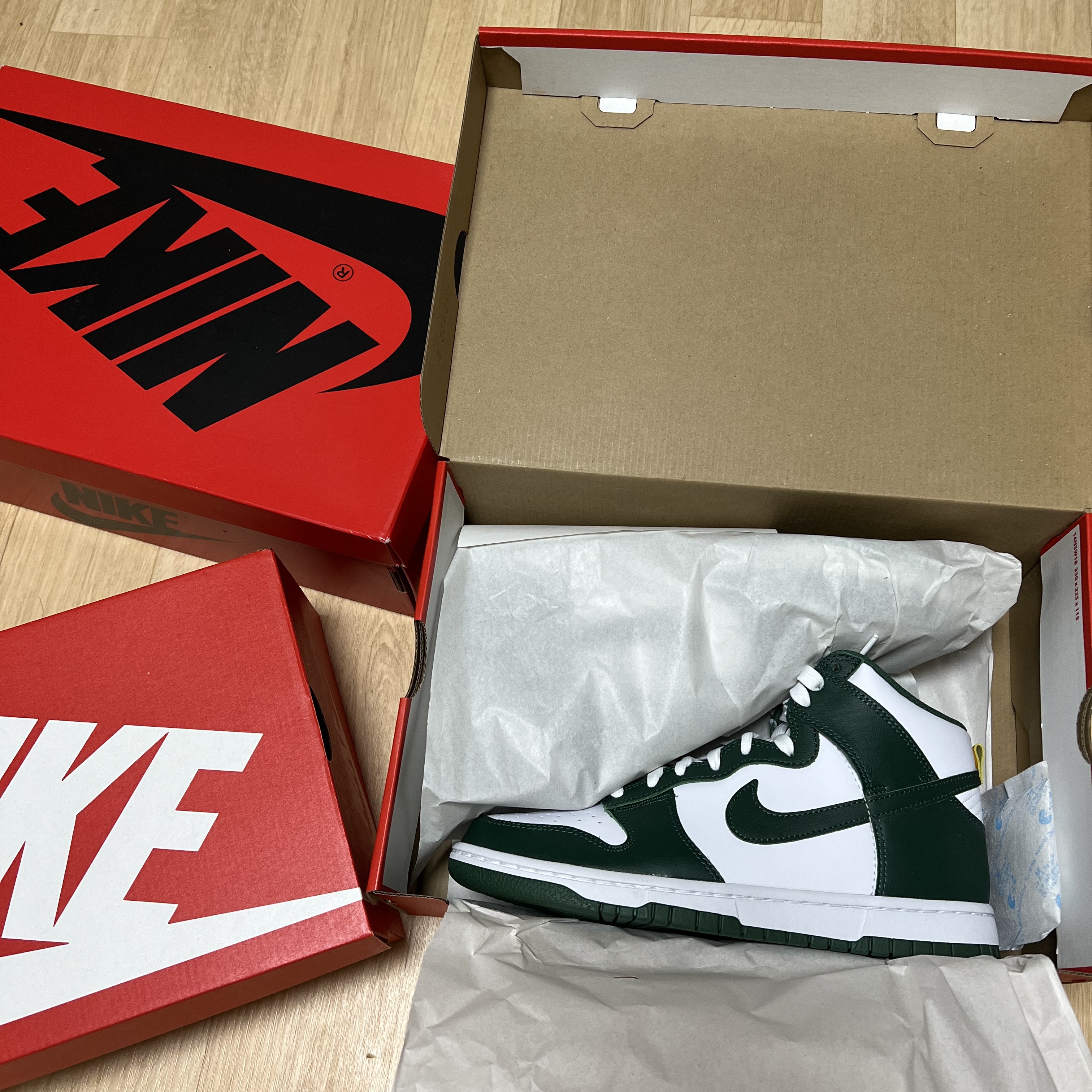 Nike Dunk High Retro Noble Green 착용 스타일