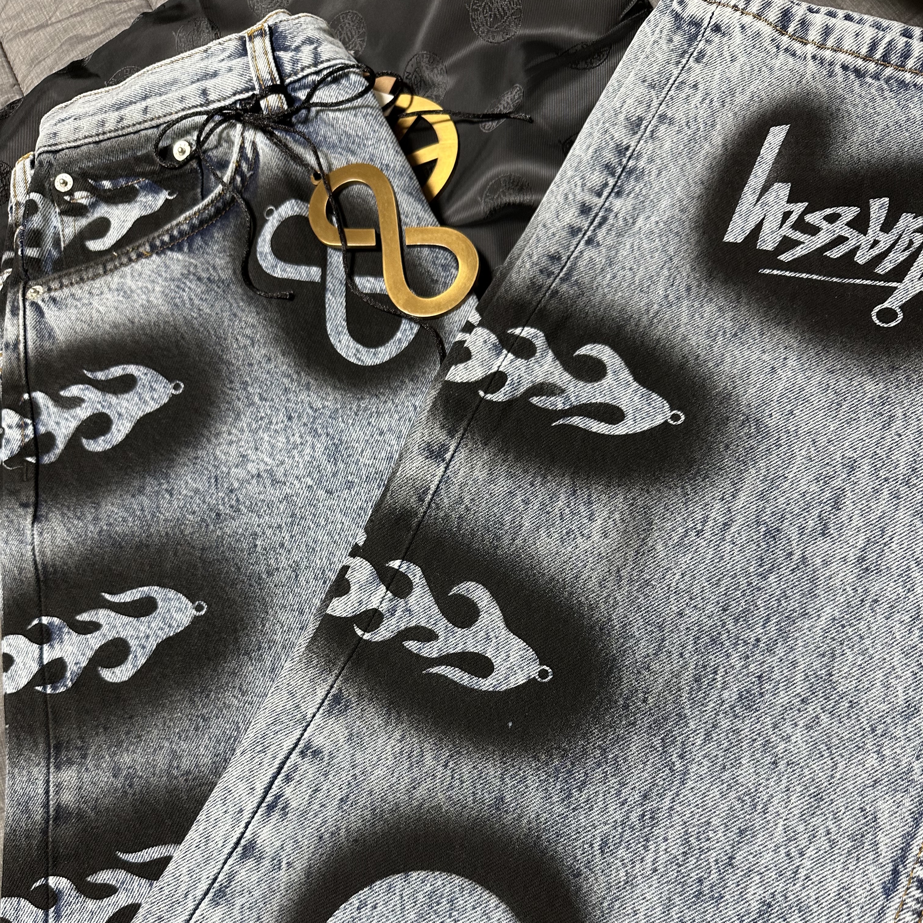 Stussy x Dries Van Noten Hand Stencilled Jean Washed Blue 착용 스타일