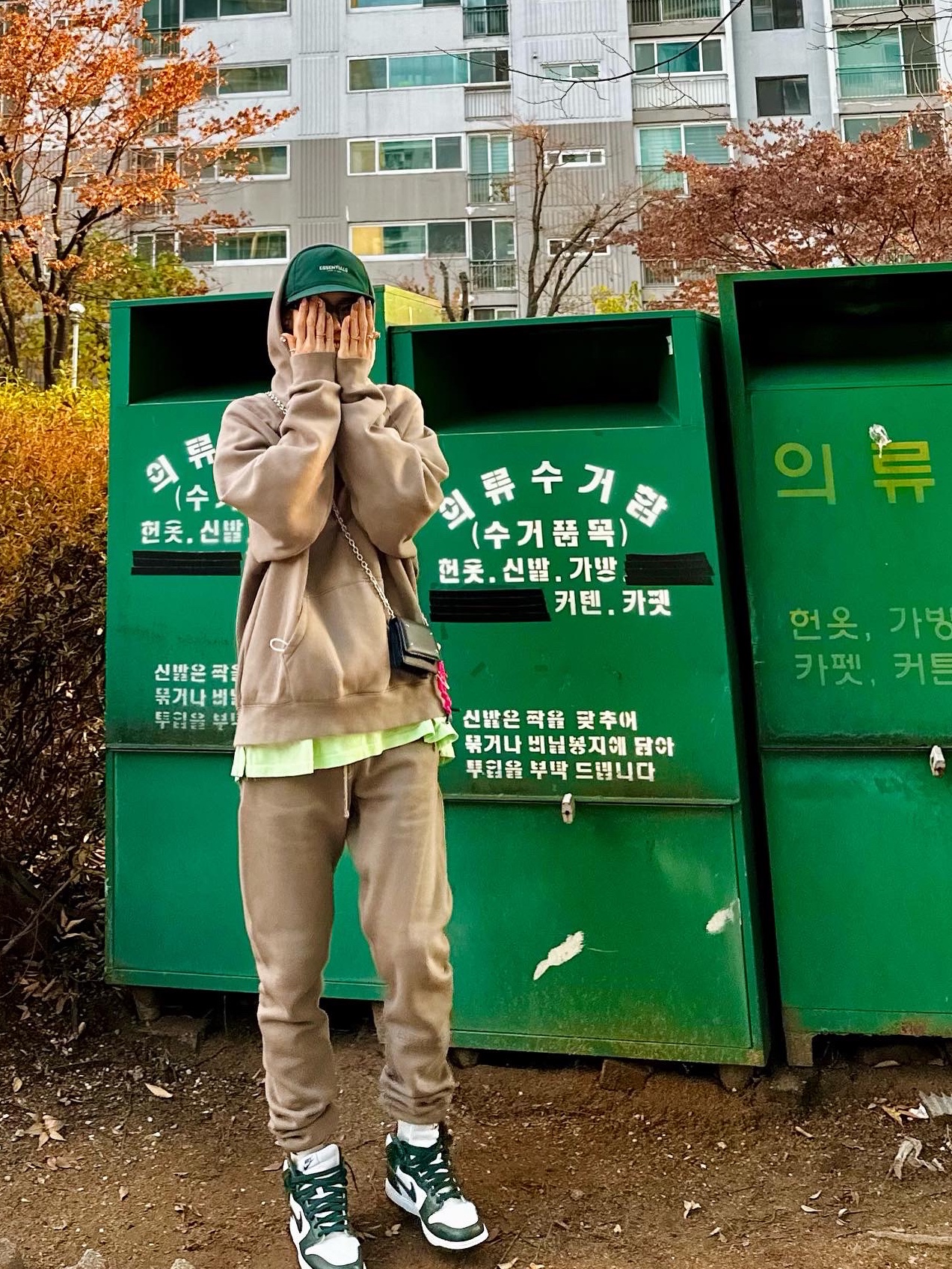 Nike Dunk High SP Spartan Green, Essentials Pull-Over Hoodie Taupe - 21SS 착용 스타일 - 2