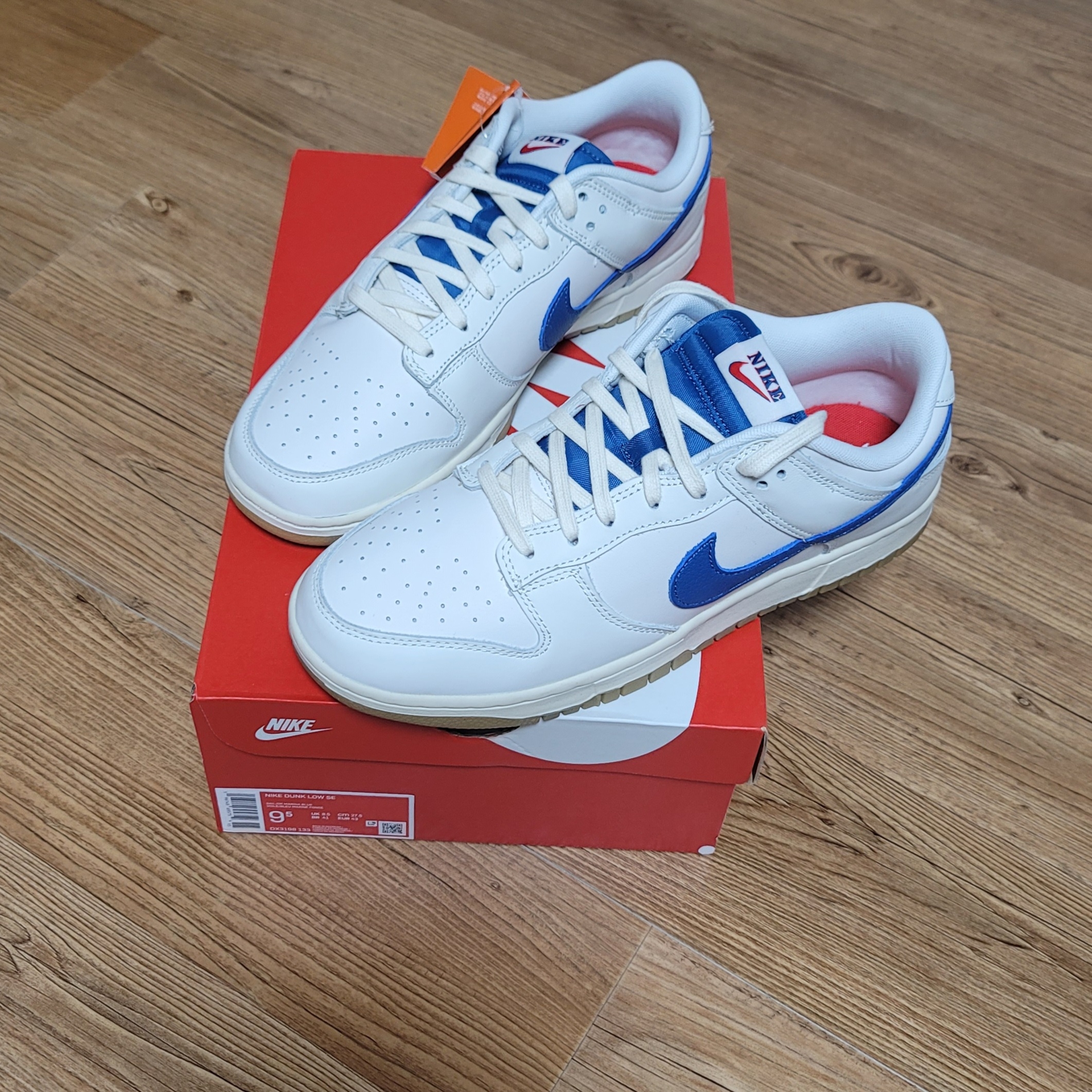 Nike Dunk Low SE Sail Dark Marina Blue 착용 스타일 - 2